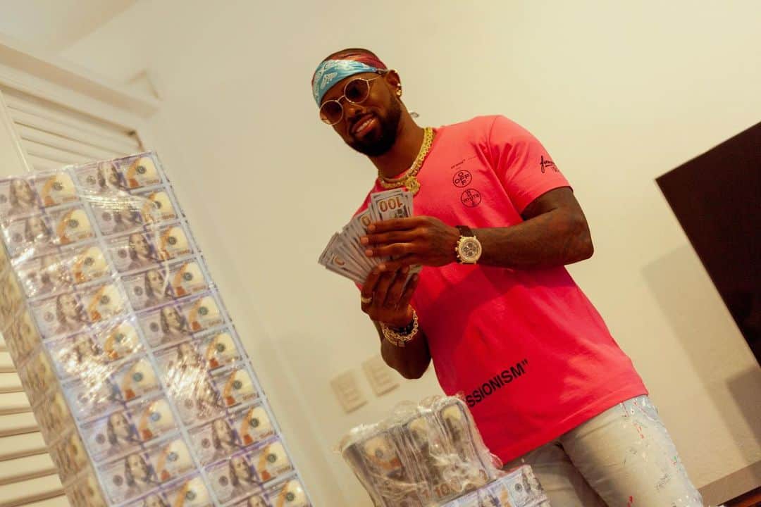 ホセ・レイエスのインスタグラム：「Contando🔥 #Envidioso 🚨」