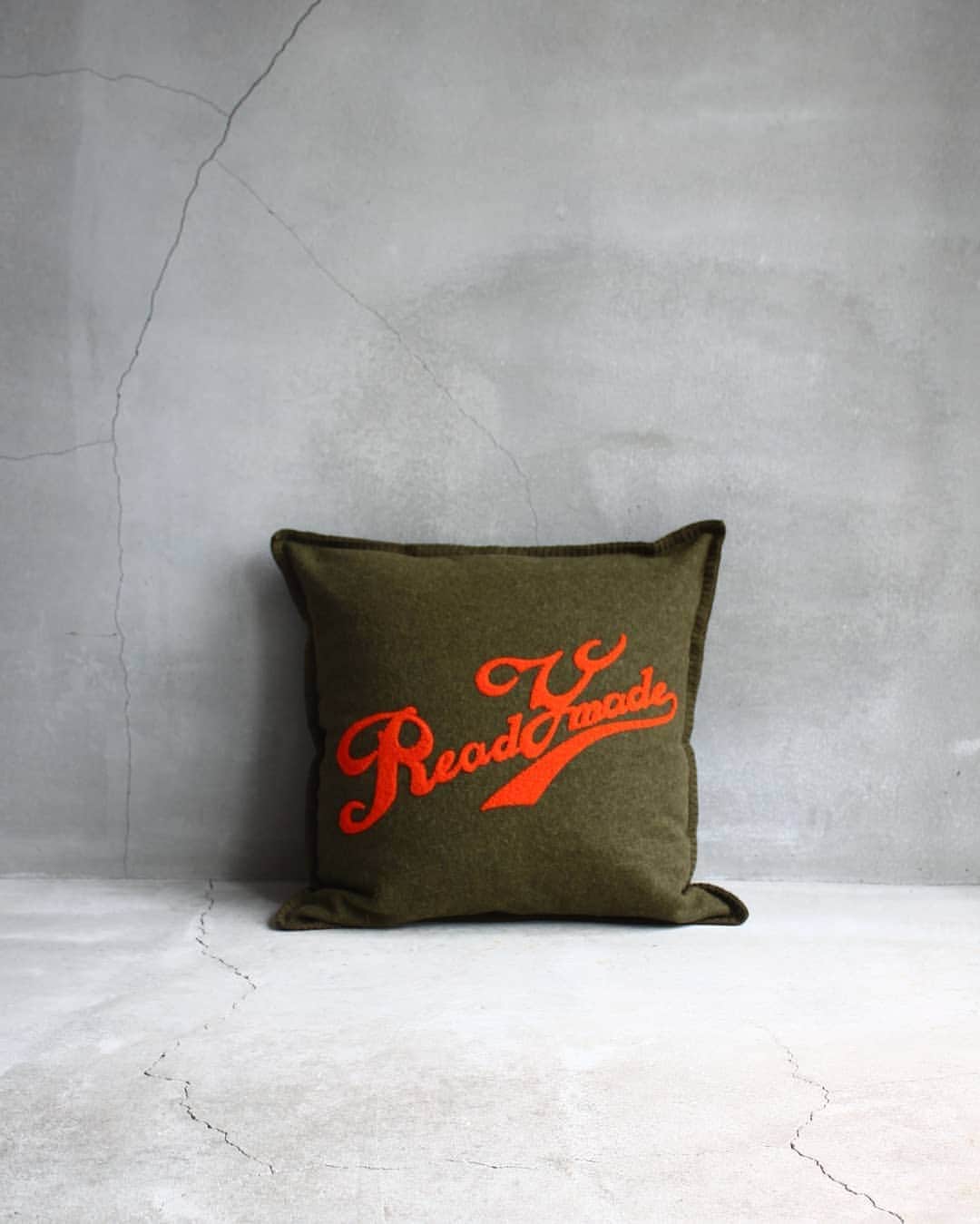 Deepinsideinc.com Storeさんのインスタグラム写真 - (Deepinsideinc.com StoreInstagram)「READYMADE / CUSHION new in. Made From Vintage U.S ARMY Blanket.  @readymade_official #READYMADE」6月8日 12時15分 - deepinsideinc.comstore_men