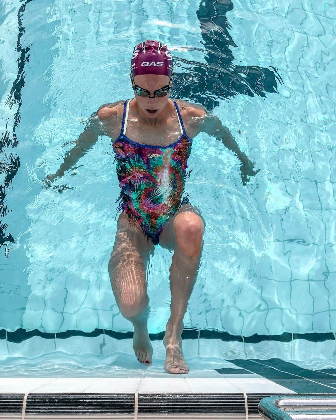 エマ・マッケオンさんのインスタグラム写真 - (エマ・マッケオンInstagram)「Getting ready for Worlds trials💥 Starting off in my fave race 100 fly tomorrow! Tickets are free to come and watch all the racing over the week 😊」6月8日 12時10分 - emmamckeon