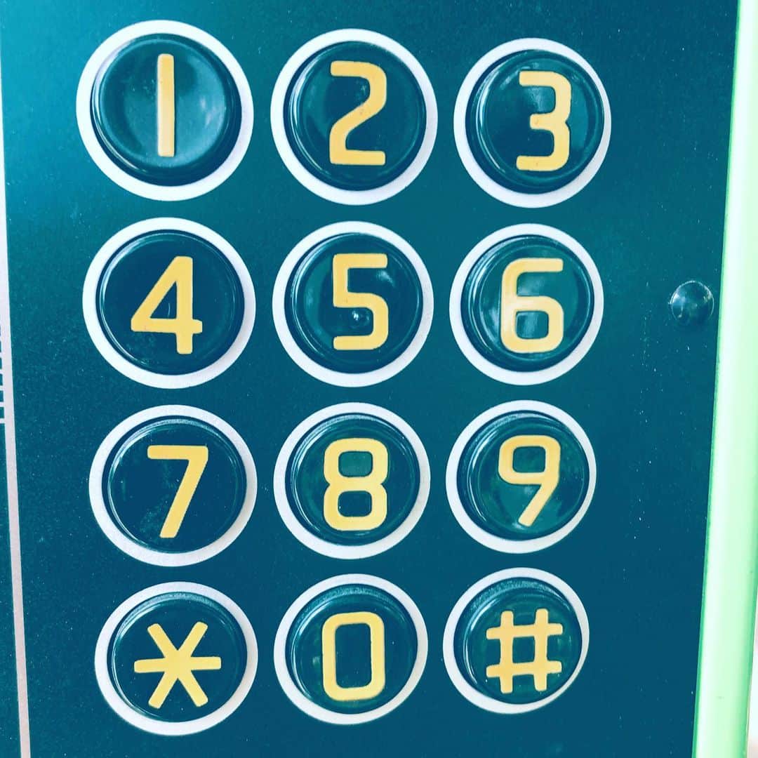 中野敬久さんのインスタグラム写真 - (中野敬久Instagram)「#digits #telephonebox #green #1 #2 #3 #4 #5 #6 #7 #8 #9 #0 ##」6月8日 12時10分 - hirohisanakano