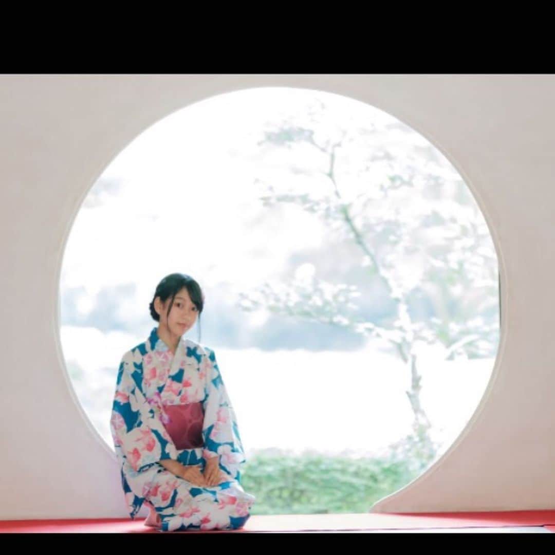 髙橋莉瑚のインスタグラム：「関東地方 梅雨入りしました☔️ 紫陽花の季節ですね🐌 写真は、#紫陽花 で有名な #鎌倉 の #明月院 📷 @gai_photo さん😊  #鎌倉明月院  #紫陽花  #RIKORIN #JKモデル #高校1年生  #ファッションモデル #model  #キラドリ5期読モ  #キラドリ @kiradori_com  #プラチナムプロダクション #17Live #mysta 🔎りこりん 応援して♥️ #カープ女子 🎏 #カープファンと繋がりたい  #広島 行くよ！夏休み🍉楽しみ🎶 #follow」