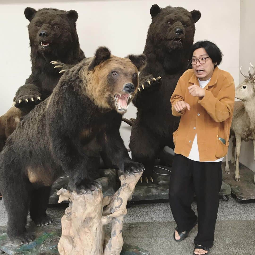 松本野々歩のインスタグラム：「最近 熊が こわい 大人になってから 大きな生き物がこわい 剥製もこわい  馨くんは カニとか 貝の大群がこわいらしい 震えながら写真撮ってた」