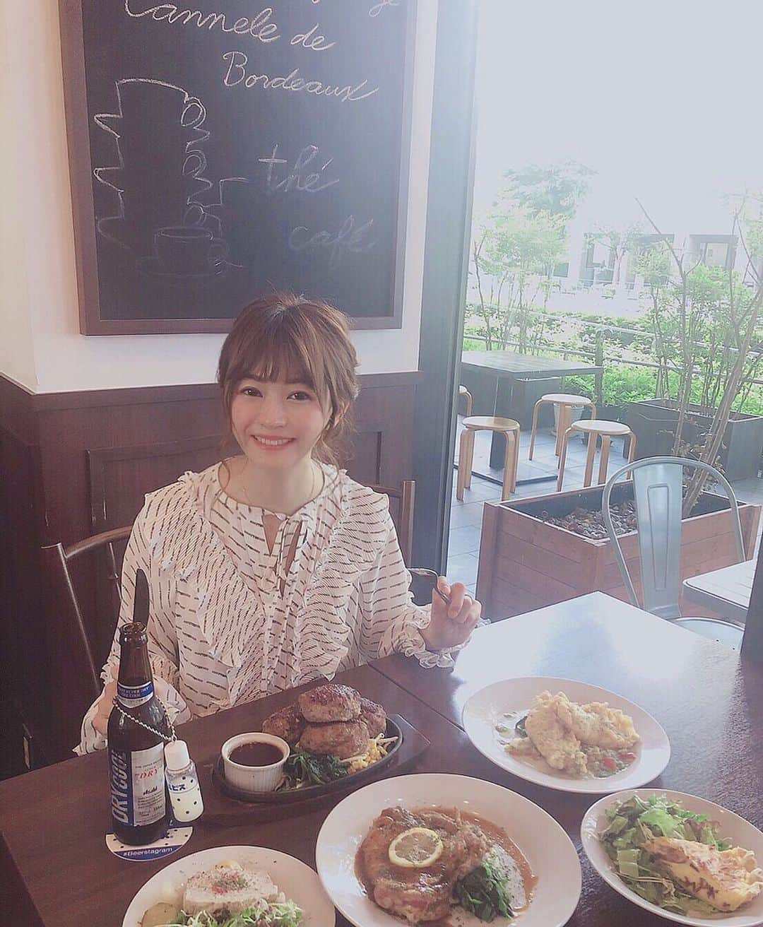 梶本成美さんのインスタグラム写真 - (梶本成美Instagram)「ビールが大好きな私にとって有難いことに アサヒビール(@asahibeer_jp)様より 47都道府県 東京都代表に選んでいただきました😆✨🍺 . .  スーパードライも大好きなのですが、 アサヒビールの新商品"DRY THE COOL"を、 ビストロ石川亭 豊洲フォレシア店さんにて いただいちゃいました☺️✨ .  DRY THE COOLはキレはそのままにで、スッキリ飲みやすい味わいです☺️❤️ 今回は、そのDRY THE COOLにカルピスを入れてビアカクテルにもしてみました✨ これまた新しい感覚で、飲みやすく美味しかった☺️✨ ビールが苦手な方も飲みやすいと思います☺️✨ フレーバーは プレーン、レモン、白桃、巨峰の4種類あります✨ .  DRY THE COOLは全国のお店でも飲めるみたいです☺️ . . ビストロ石川亭さんの料理も一つ一つにこだわりがあり、どれも美味しかったですが、 特に私は石川亭特製手ごねハンバーグにぞっこん❤️ビールとハンバーグの相性も最高〜でした😁✨ あ〜思い出しただけで今すぐそのコラボを味わいたい😋 ちなみに石川亭さんのハンバーグ、キャベツたっぷりのハンバーグでヘルシーなんだけどジューシーでした😁✨ 家から近いからまた近々行こうっと☺️ . . ❤️お酒は20歳になってから❤️ .  ps…スワイプしてカクテルの作り方動画も見てね😌 . .  #PR  #drythecool  #calpis  #coolstyle #beerstagram  #beercocktail  #beer #アサヒビール #新商品 #ドライザクール #カルピス #クールスタイル #ビアカクテル  #47都道府県  #東京都 #東京都代表  #お酒 #superdry  #スーパードライ  #ビアスタグラム  #ビール部  #ビール女子  #ビール好きな人と繋がりたい  #ビアカクテル」6月8日 12時33分 - narumikajimoto