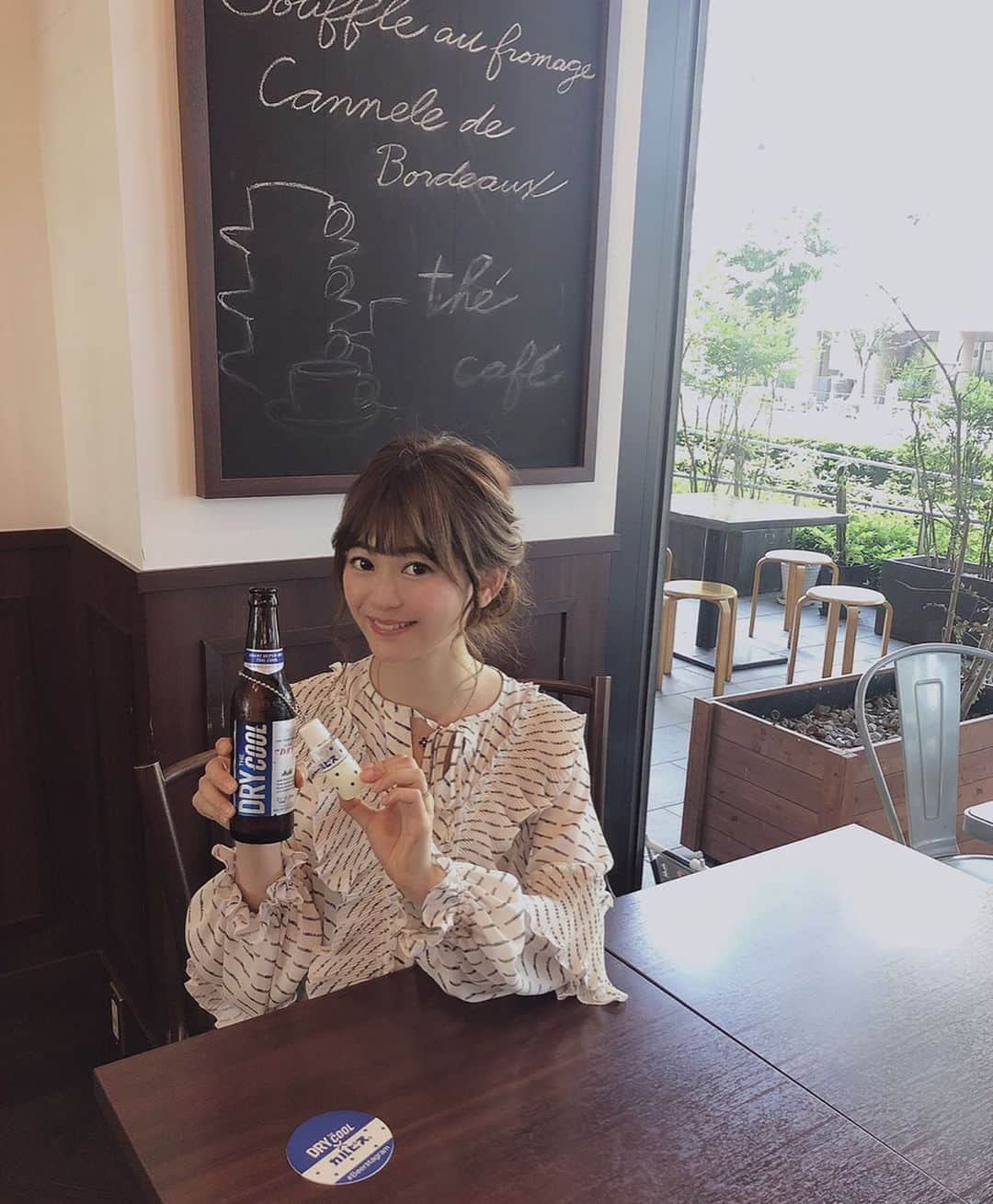 梶本成美さんのインスタグラム写真 - (梶本成美Instagram)「ビールが大好きな私にとって有難いことに アサヒビール(@asahibeer_jp)様より 47都道府県 東京都代表に選んでいただきました😆✨🍺 . .  スーパードライも大好きなのですが、 アサヒビールの新商品"DRY THE COOL"を、 ビストロ石川亭 豊洲フォレシア店さんにて いただいちゃいました☺️✨ .  DRY THE COOLはキレはそのままにで、スッキリ飲みやすい味わいです☺️❤️ 今回は、そのDRY THE COOLにカルピスを入れてビアカクテルにもしてみました✨ これまた新しい感覚で、飲みやすく美味しかった☺️✨ ビールが苦手な方も飲みやすいと思います☺️✨ フレーバーは プレーン、レモン、白桃、巨峰の4種類あります✨ .  DRY THE COOLは全国のお店でも飲めるみたいです☺️ . . ビストロ石川亭さんの料理も一つ一つにこだわりがあり、どれも美味しかったですが、 特に私は石川亭特製手ごねハンバーグにぞっこん❤️ビールとハンバーグの相性も最高〜でした😁✨ あ〜思い出しただけで今すぐそのコラボを味わいたい😋 ちなみに石川亭さんのハンバーグ、キャベツたっぷりのハンバーグでヘルシーなんだけどジューシーでした😁✨ 家から近いからまた近々行こうっと☺️ . . ❤️お酒は20歳になってから❤️ .  ps…スワイプしてカクテルの作り方動画も見てね😌 . .  #PR  #drythecool  #calpis  #coolstyle #beerstagram  #beercocktail  #beer #アサヒビール #新商品 #ドライザクール #カルピス #クールスタイル #ビアカクテル  #47都道府県  #東京都 #東京都代表  #お酒 #superdry  #スーパードライ  #ビアスタグラム  #ビール部  #ビール女子  #ビール好きな人と繋がりたい  #ビアカクテル」6月8日 12時33分 - narumikajimoto