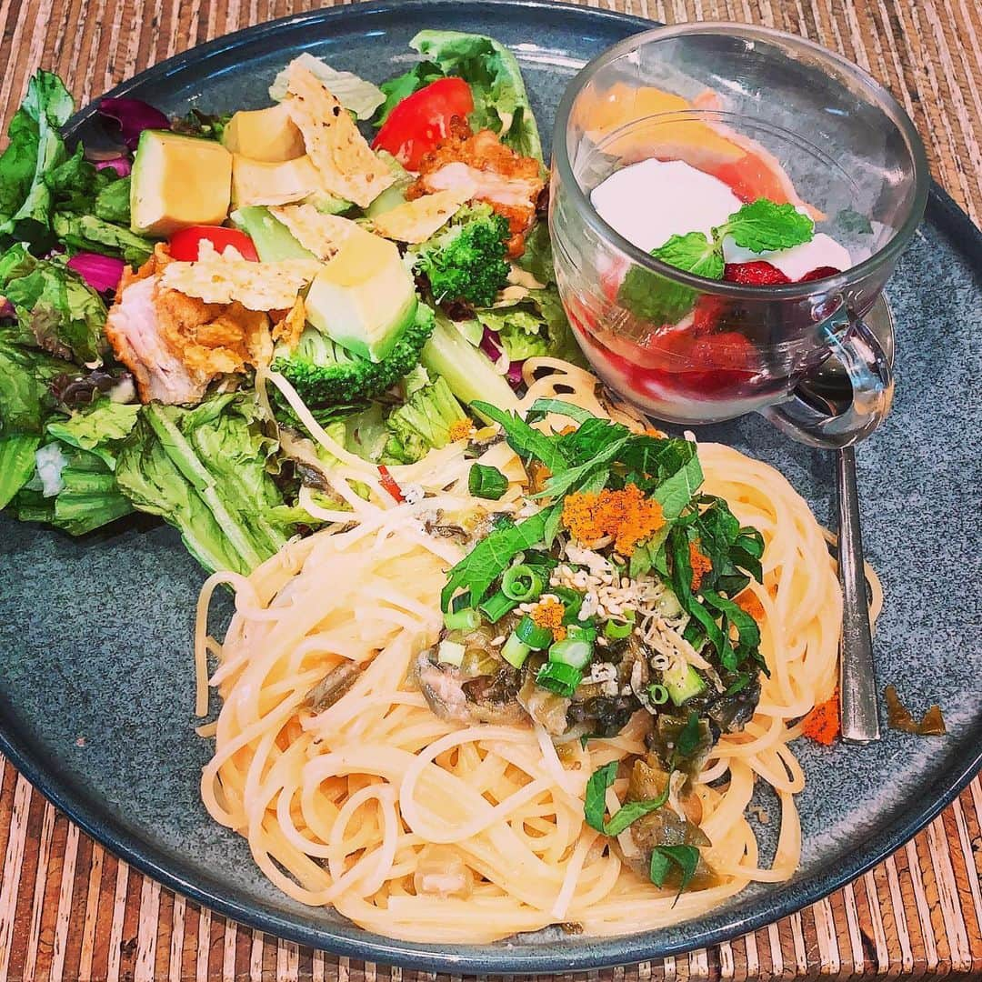 浜田真衣さんのインスタグラム写真 - (浜田真衣Instagram)「この前立ち寄ったカフェの ランチ🍽 @wiredcafeofficial  プレートランチってなんでこんなに 見るからに美味しそうなんだろ🤤  #カフェ巡り部 #関西カフェ部#癒しの空間 #リアルシンデレラストーリー#カフェ巡り好きな人と繋がりたい #大阪#instagood #浜田真衣#インスタ映えカフェ#大阪カフェ#followme#インフルエンサー#snsクリエイター #インスタグラマー#インスタ映え#お出かけスポット#大人カフェ #バナナ #バナナケーキ#monaカフェ#東梅田カフェ#オシャレカフェ #オシャレカフェ巡り#プレートランチ  ーーーーーーーーーーーーーー  宣伝🌸  Line@(ID):@bkj4113l  Twitterアカウント:@nna1317  SHOW ROOM:はまD部屋  MONA🌈:@mona_magazine  劇団MONA:@gekidan_mona  MONA映画: @jodame_movie」6月8日 12時35分 - nna1317