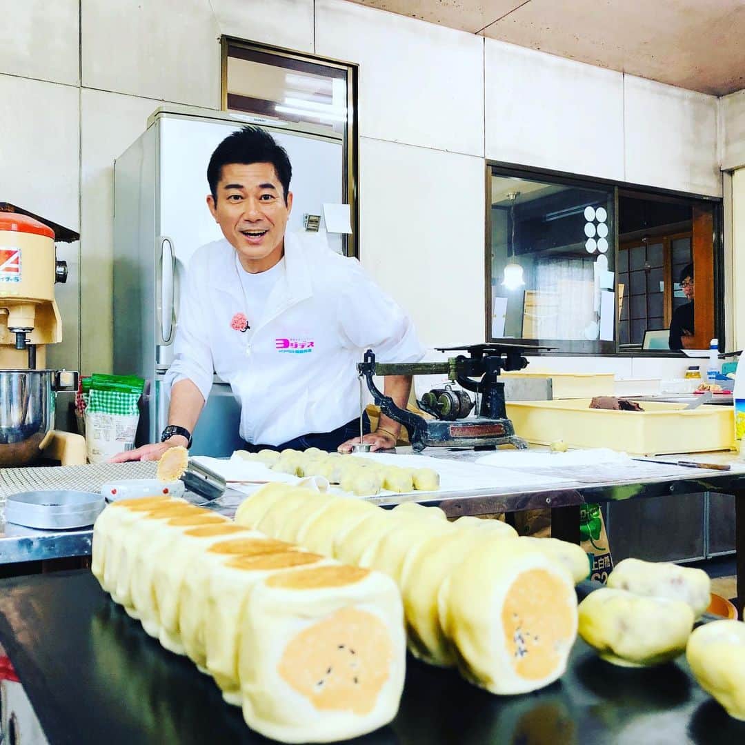 逸見太郎のインスタグラム：「毎日行ってみ太郎ロケ ☂️ #須賀川市 #創作和菓子 #冨田屋 #梅雨 #福島県 #ヨジデス #kfb  止んでくれないかなぁ🙄」