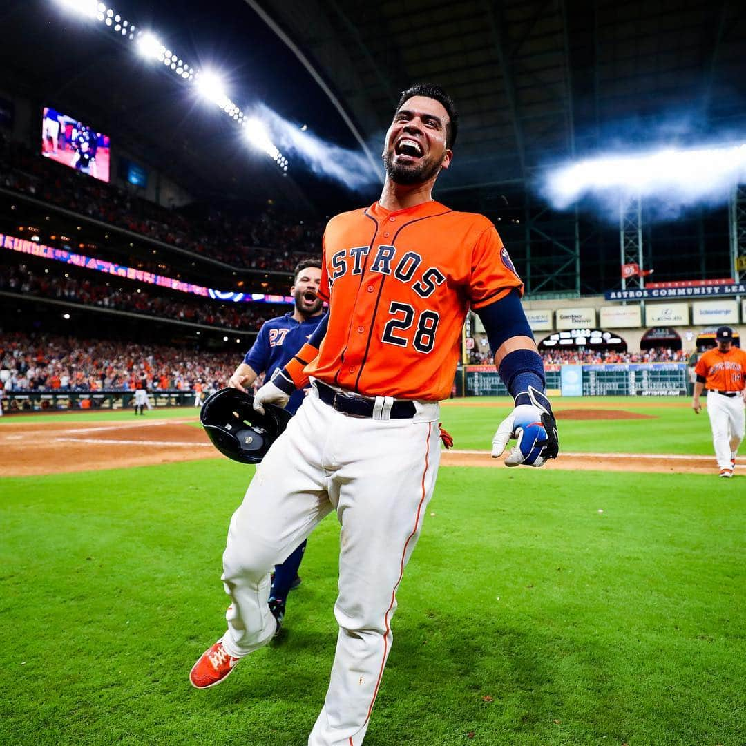 ロビンソン・チリノスさんのインスタグラム写真 - (ロビンソン・チリノスInstagram)「Glory to God #takeitback #astros Gloria a ti señor. @alex.de.haan great picture 📸」6月8日 12時51分 - robinsonch28