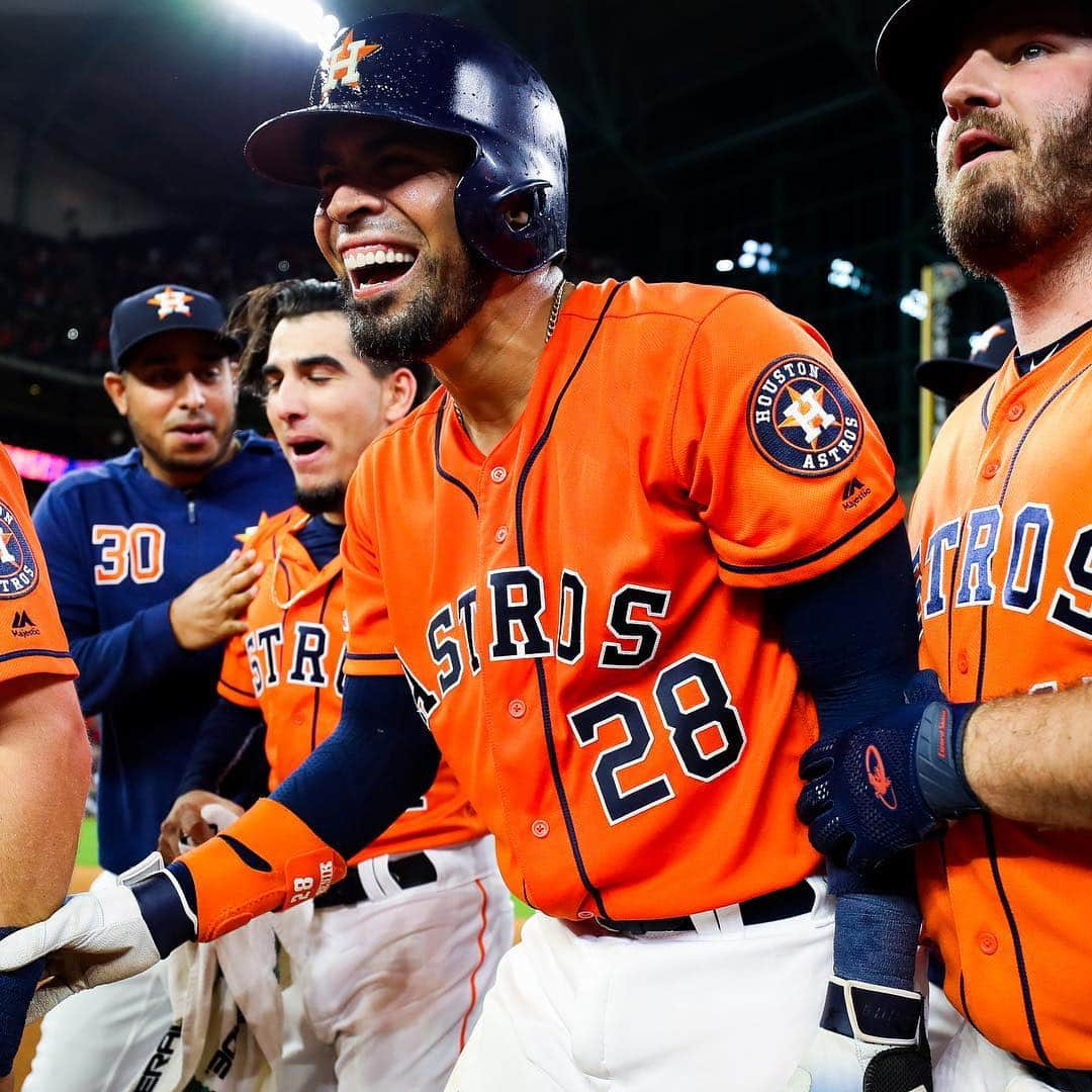 ロビンソン・チリノスさんのインスタグラム写真 - (ロビンソン・チリノスInstagram)「Glory to God #takeitback #astros Gloria a ti señor. @alex.de.haan great picture 📸」6月8日 12時51分 - robinsonch28