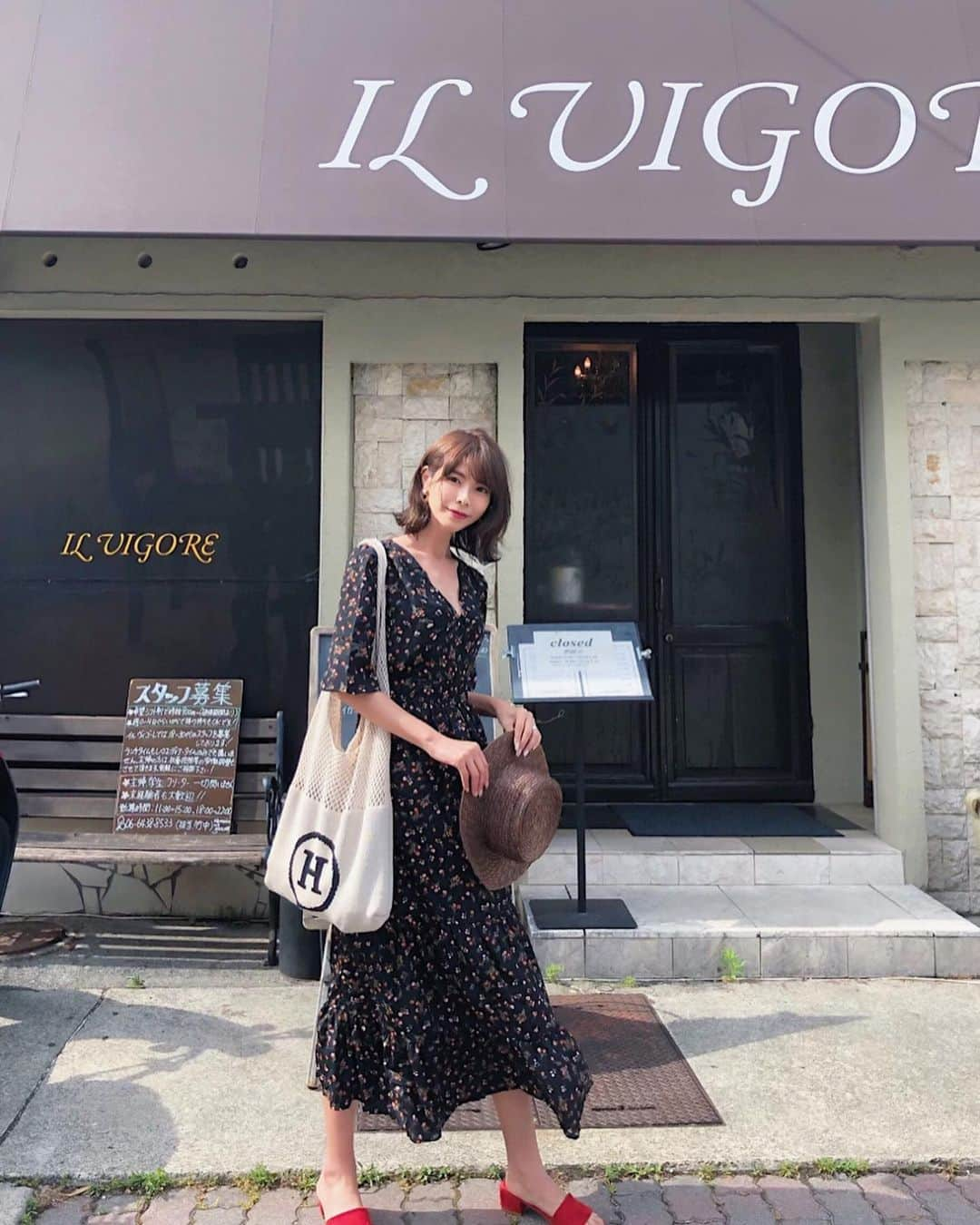 Yuika Matsuさんのインスタグラム写真 - (Yuika MatsuInstagram)「しふく . . . one-piece @fifth_store . . 胸の下から切り替えになってて ウエストがキュッとして見えるし フワッと二の腕カバーもしてくれる五分袖が サイコウです👏🏻✨ . . 小花柄って子供っぽくなりがちだけど、 カシュクールだから女っぽくしてくれる パーフェクトワンピ💕 . .  @fifth_store で40%off でした 🌷 . . . . . . #fifth #r_fashion  #fifthtl  #小花柄カシュクールロングワンピース #ワンピース #フィフス #fashion」6月8日 12時48分 - yuika00802