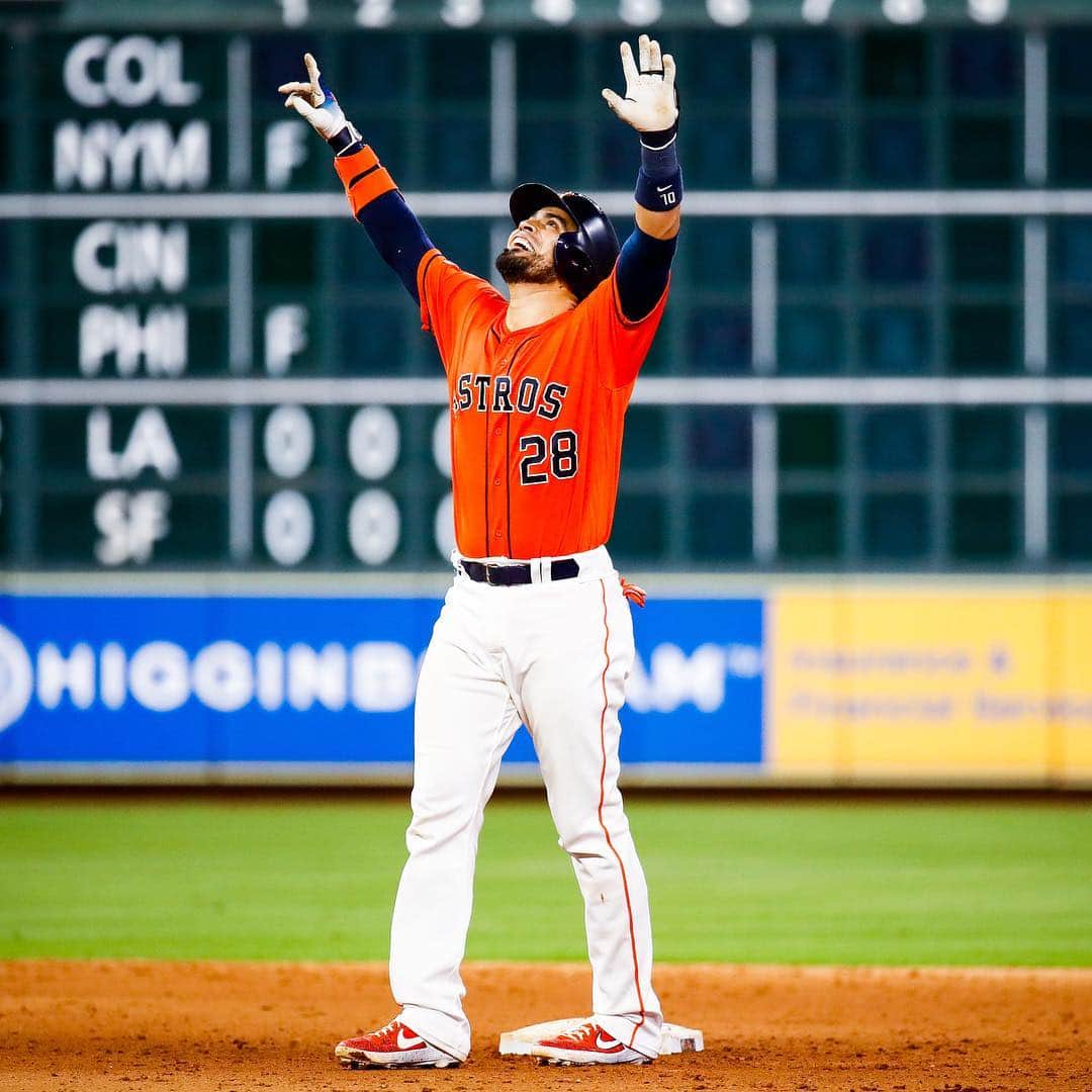 ロビンソン・チリノスのインスタグラム：「Glory to God #takeitback #astros Gloria a ti señor. @alex.de.haan great picture 📸」