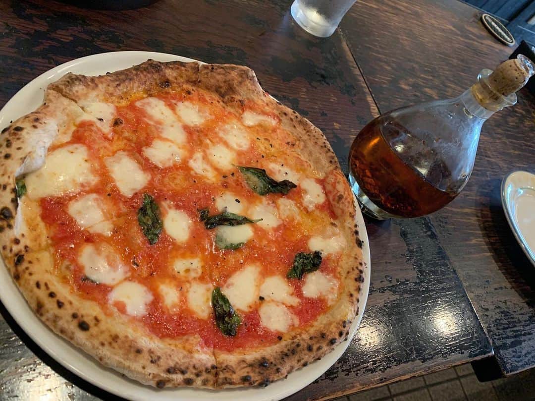 門脇佳奈子さんのインスタグラム写真 - (門脇佳奈子Instagram)「⭐️ 大好きなピザ屋さんのピザ🍕❤️ * * * #マルゲリータ #pizza  #ピザ * * 自分の中でこれやったらここのお店やな！っていう店を持ち出したら大人って感じする😎⭐️」6月8日 22時26分 - kanakoofficial