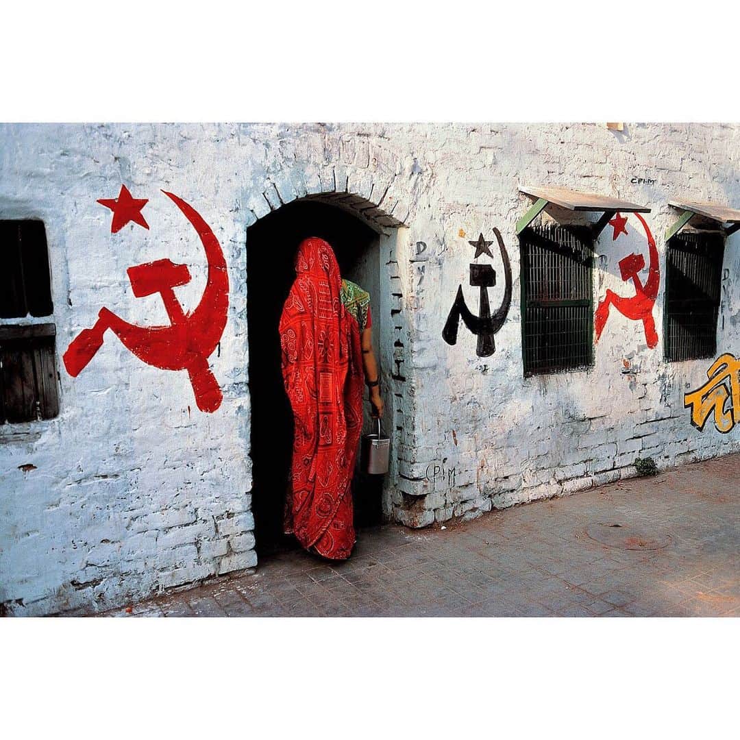 スティーブ・マカリーさんのインスタグラム写真 - (スティーブ・マカリーInstagram)「Communist party election symbols. #Calcutta, #India, 1996.」6月8日 22時32分 - stevemccurryofficial