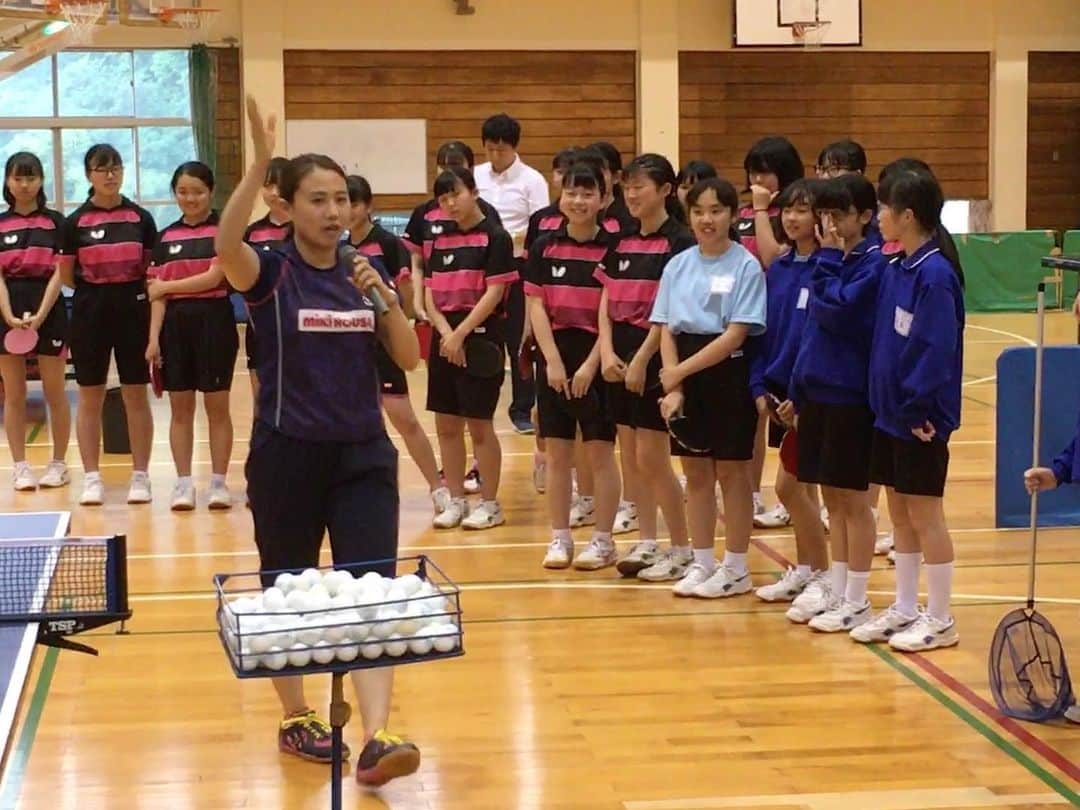 平野 早矢香さんのインスタグラム写真 - (平野 早矢香Instagram)「酒々井町卓球教室🏓 ご参加いただいた中学生の皆さんが、自分達の目標に向かって日々前進できますように✨ 応援しています‼️‼️ ただ今卓球ジャパン放送中‼️😄😄😄 明日6月9日(日)は、 午前7:25〜7:50 NHKBS1 聖火のキセキ再放送 午後11:15〜 フジテレビ S-PARK  出演です😊」6月8日 22時32分 - sayakahirano0324