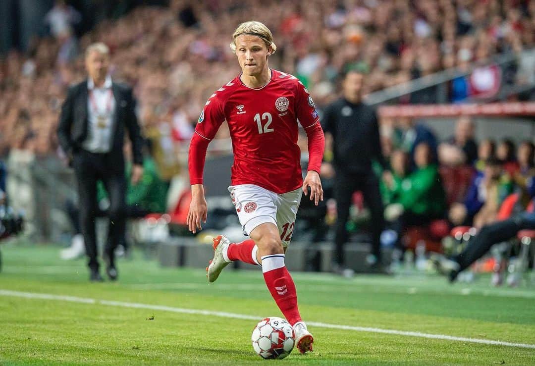 カスパー・ドルベリのインスタグラム：「Monday we go again! 🇩🇰」