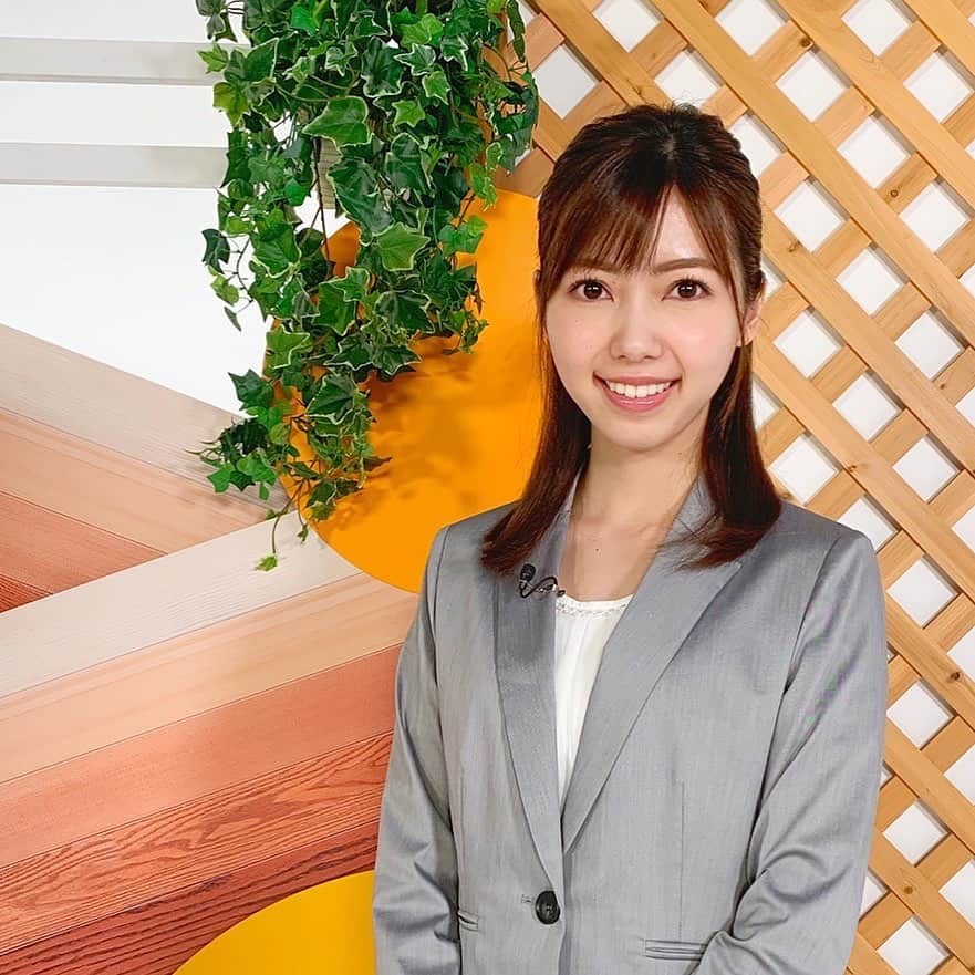 川又智菜美のインスタグラム：「💁‍♀️﻿ ﻿ BS TBS「徳光&木佐の知りたいニッポン」﻿ 明日6月9日（日）12:30~﻿ ピックアップのコーナーに出演します💕﻿ ﻿ 所有者不明土地の利用の円滑化をご紹介します😌﻿ ﻿ お時間ある方ぜひご覧ください🌟﻿ ﻿ #bstbs #徳光木佐の知りたいニッポン﻿﻿ #徳光和夫 さん #木佐彩子 さん﻿﻿ #川又智菜美 #セントフォース #アナウンサー﻿﻿ #ピックアップ #スーツ #グレースーツ」