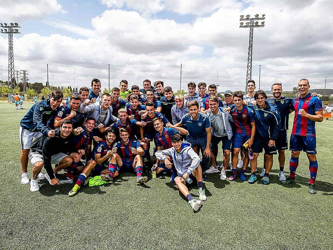 レバンテUDさんのインスタグラム写真 - (レバンテUDInstagram)「¡Semifinales! #CopaDelReyJuvenil 🤞🐸 ---- #OrgullGranota #MachoLevante #LevanteUD #ElClubQuePortemAlCor 💙❤」6月8日 22時40分 - levanteud