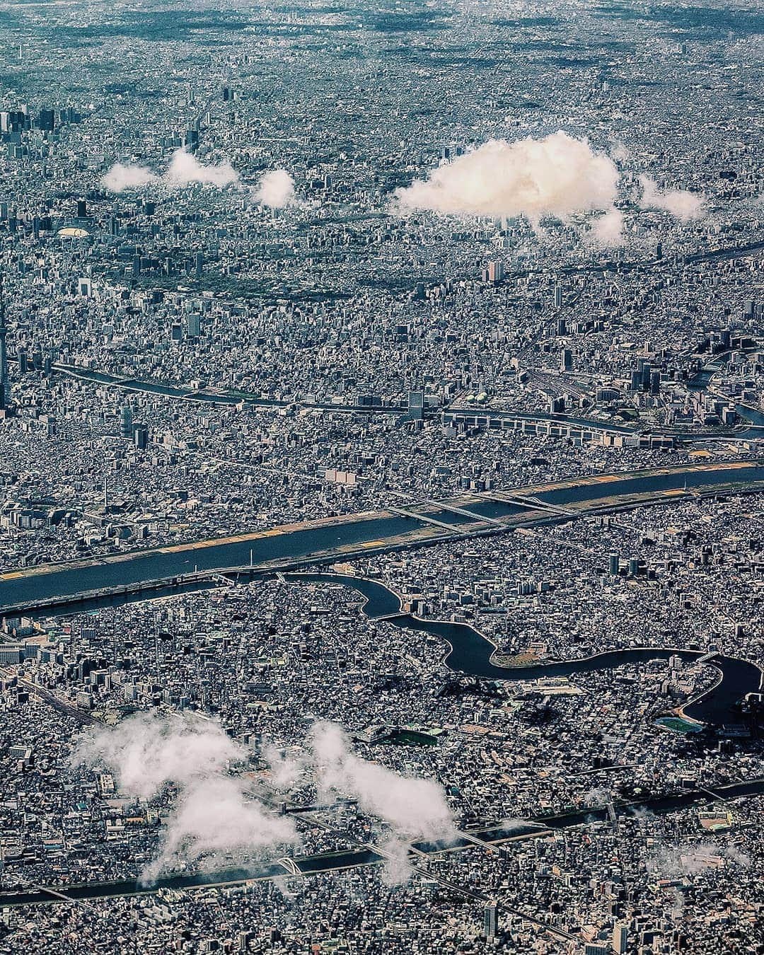 Berlin Tokyoさんのインスタグラム写真 - (Berlin TokyoInstagram)「Tokyo from the sky. . . 📍 #tokyo , #japan」6月8日 22時49分 - tokio_kid