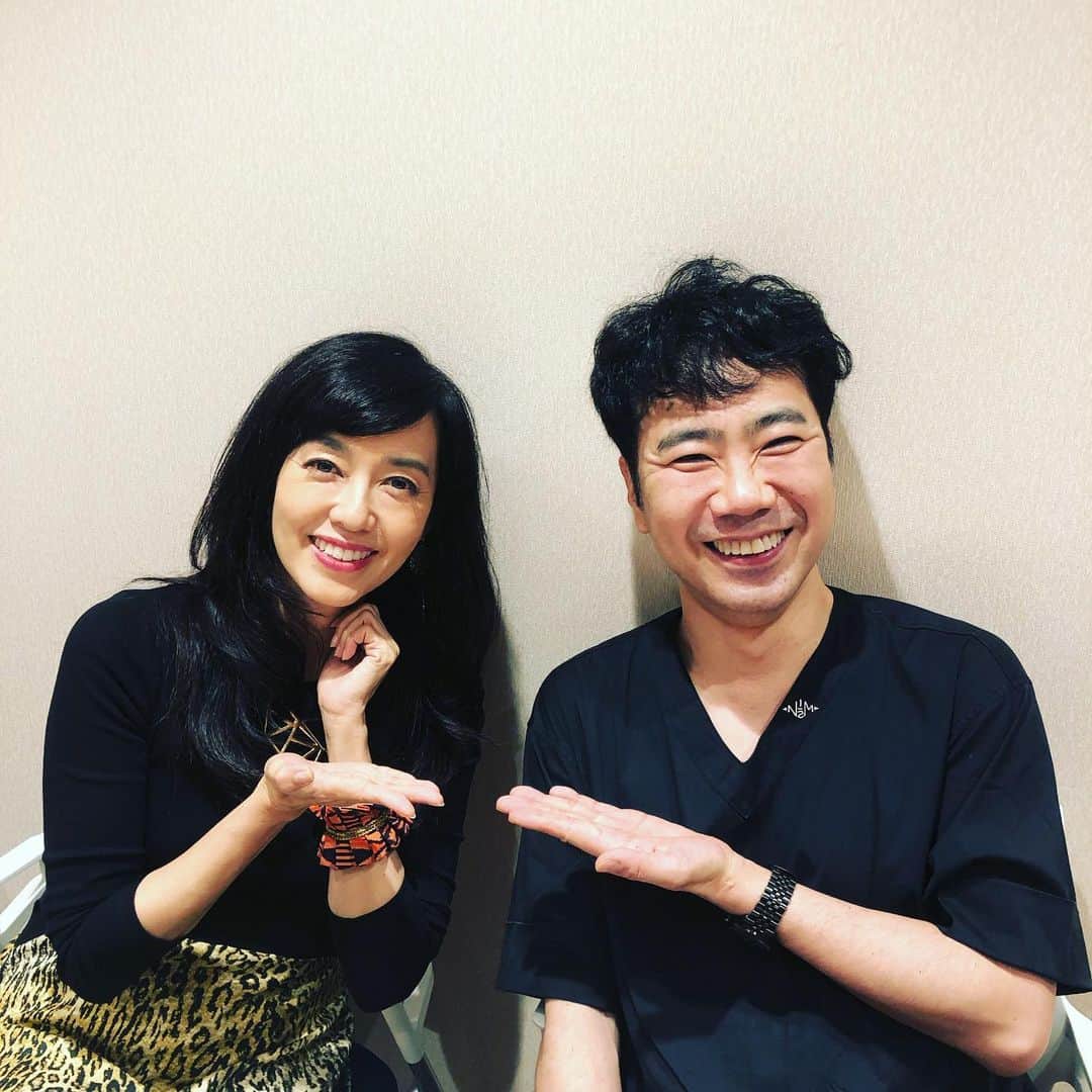 のインスタグラム：「これから生放送です！ 今日は藤井隆さんの回におじゃまします！ Can’t wait to work with Takashi Fujii on ラジオ深夜便ビギナーズ! #ラジオ深夜便  #藤井隆 さん #ラジオ #生放送」
