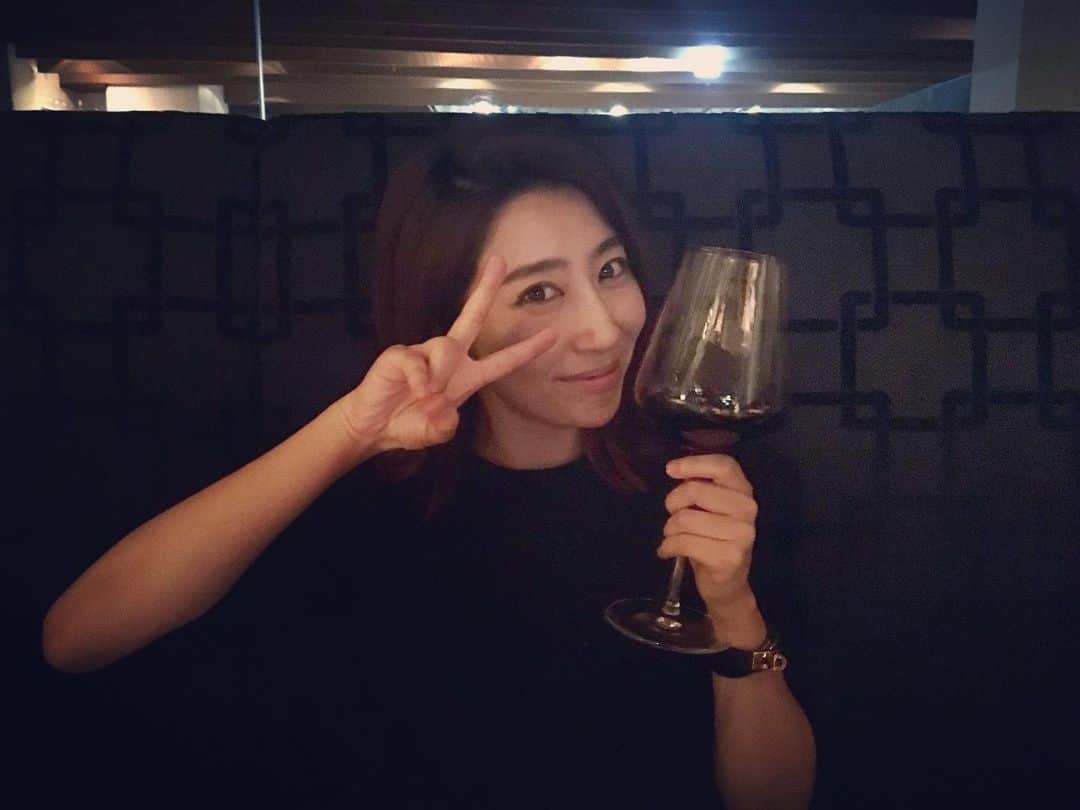 のインスタグラム：「コンサートおわりー🥳 楽しかったね🎻🥰 ありがとうございました！ 明日から海外ツアー！ まずは台湾に行くよー✈️ #支えてくれたみんなありがとう #楽しい時間を舞台上でも舞台裏でも共有できて幸せだったよー #これを見てくれている皆さんも1日お疲れ様でした🥰 #今日はヘビーな濃いプログラムの楽しい仲間との室内楽 #明日はブラームスのコンチェルトオケ合わせからの本番だよ #頭も身体も切り替えて寝なきゃー🥳」