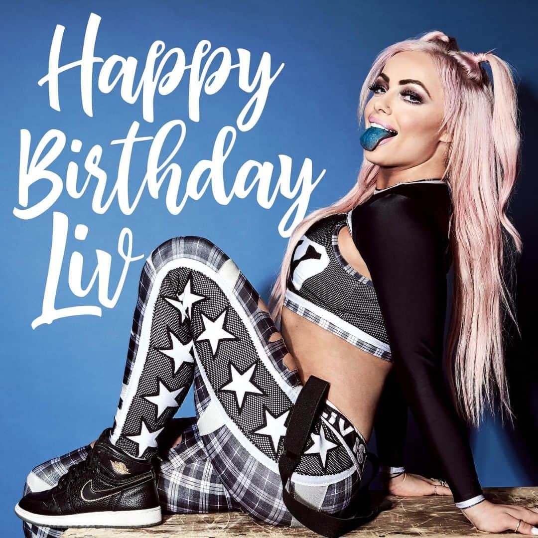 WWEさんのインスタグラム写真 - (WWEInstagram)「We are LIVin’ for @yaonlylivvonce's birthday today! 👅💙」6月8日 23時00分 - wwe