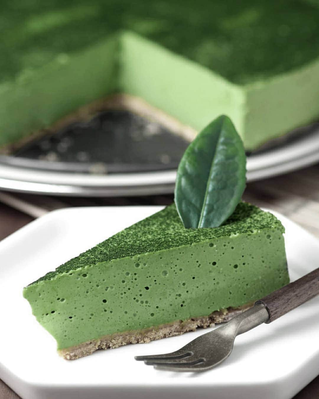 Matchæologist®さんのインスタグラム写真 - (Matchæologist®Instagram)「TAG your #Matchaholic mates who need to see this mouthwatering #Vegan #Matcha #Mousse #Cake! 🍰 Doesn’t it look out of this world?! 💚 The silky smooth, melt-in-the-mouth texture of the mousse combined with the earthy flavour of matcha 🍃, makes a perfect combination for a drool-worthy dessert! 🙏 (📷: @landsandflavors) . Did you know that adding matcha 🍃to your favourite recipes not only makes them even more delicious, but also makes them slightly healthier?! 🙊💚 🍵 Check out our Midori™ Culinary Matcha — a perfect matcha grade for all your matcha dessert inspirations! . What's your most recent favourite #MatchaCreation? 🤗 Keep us posted by tagging @Matchaeologist 🙌 . To find out more about our splendid range of artisanal matcha, 🌱 visit Matchaeologist.com . Matchæologist® #Matchaeologist Matchaeologist.com」6月8日 23時01分 - matchaeologist