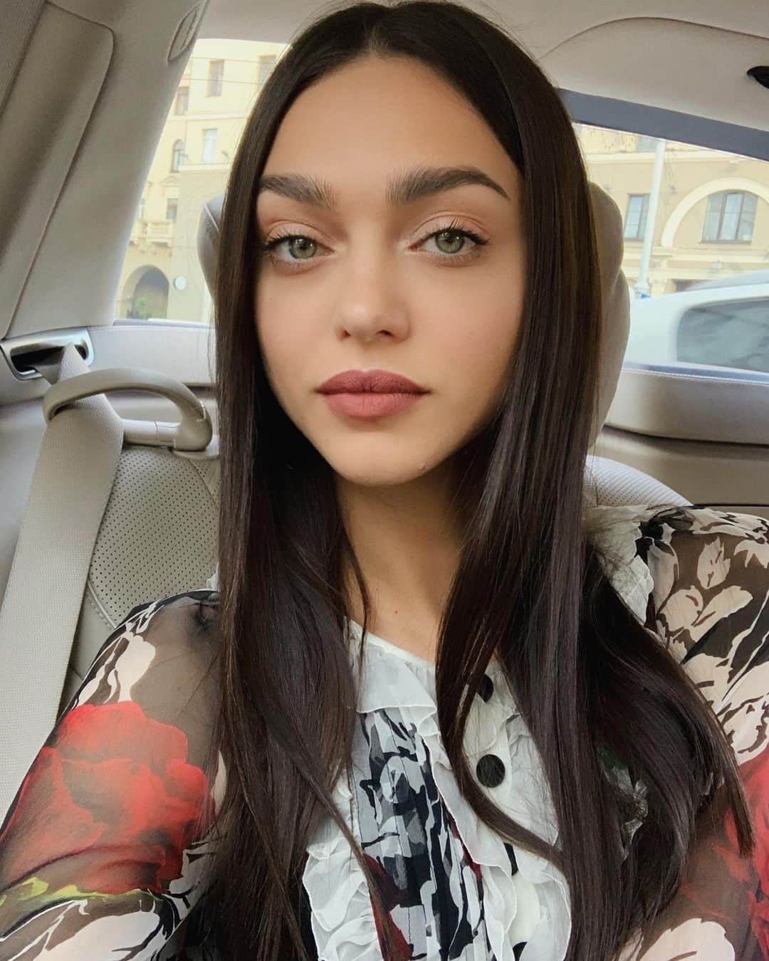 Zhenya Katavaさんのインスタグラム写真 - (Zhenya KatavaInstagram)「🌹цвету .」6月8日 23時18分 - zhenyakatava