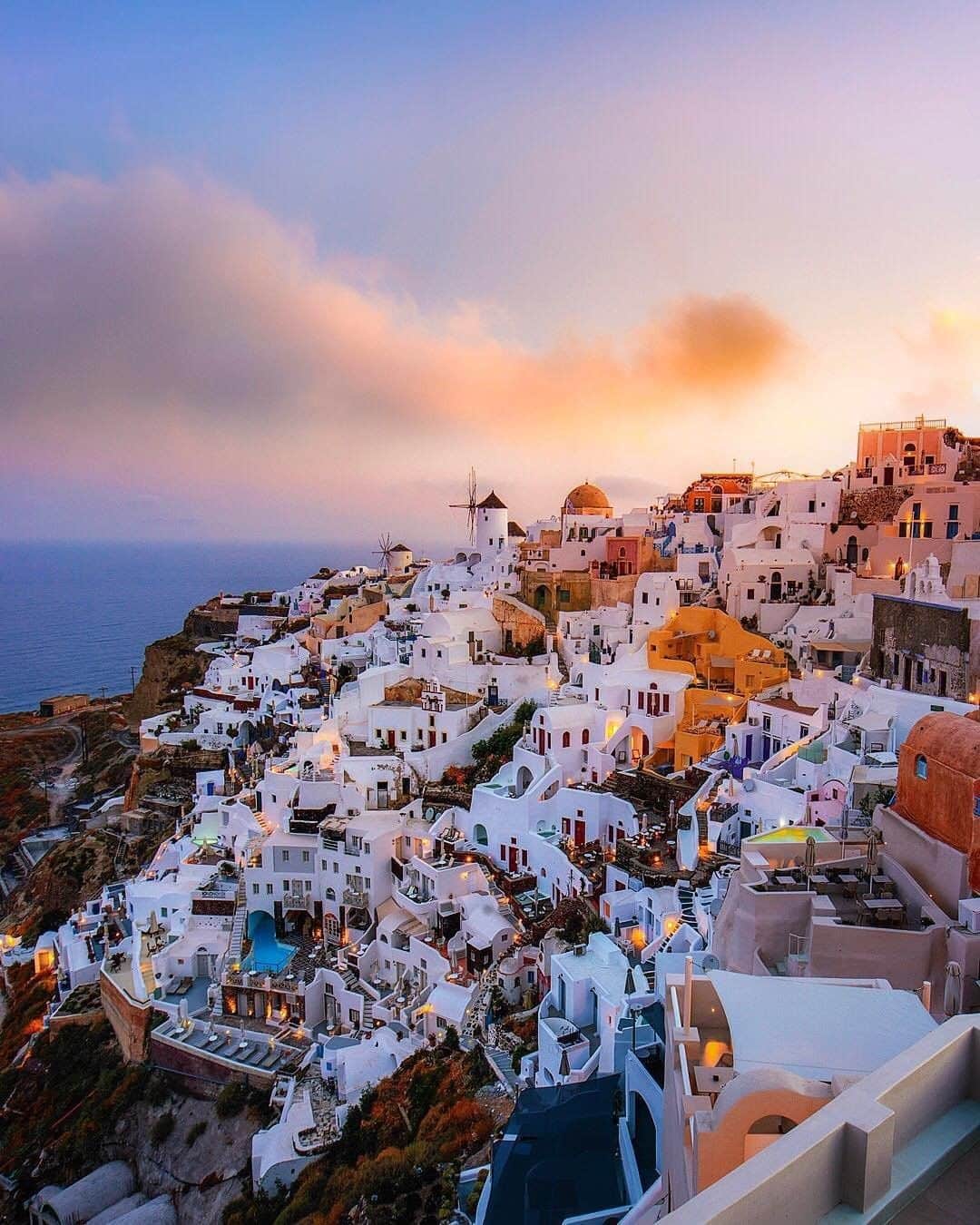Travel + Leisureさんのインスタグラム写真 - (Travel + LeisureInstagram)「With its bright turquoise waters, black pebble beaches, and white Grecian architecture, Santorini's beauty is evident. Find out the Santorini secrets you probably didn't know at our link in bio! #tlpicks courtesy of @lifewithelliott」6月8日 23時15分 - travelandleisure