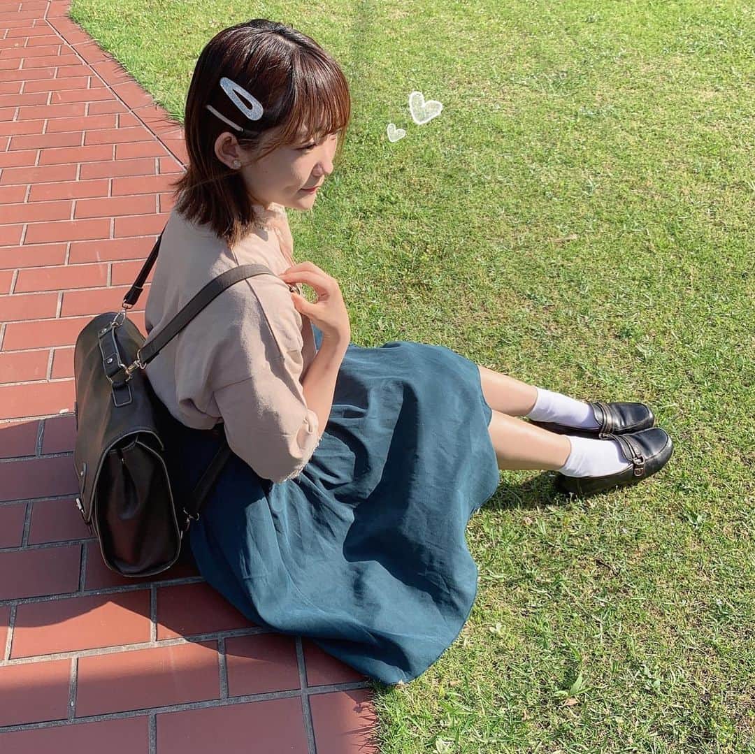 夏川愛実のインスタグラム：「ㅤㅤㅤㅤㅤㅤㅤㅤㅤㅤㅤㅤㅤ ㅤㅤㅤㅤㅤㅤㅤㅤㅤㅤㅤㅤㅤ  #私服 ㅤㅤㅤㅤㅤㅤㅤㅤㅤㅤㅤㅤㅤㅤㅤㅤㅤㅤㅤㅤㅤㅤ ㅤㅤㅤㅤㅤㅤㅤㅤㅤㅤ Tシャツ @wego_osu  インナー @rivetandsurge  カバン @niceclaup_official_  ㅤㅤㅤㅤㅤㅤㅤㅤㅤㅤㅤㅤㅤㅤㅤㅤㅤㅤㅤㅤ  ㅤㅤㅤㅤ 学生っぽいこういうの 好きなんだなあ〜 ㅤㅤㅤㅤㅤㅤㅤㅤㅤㅤㅤㅤㅤㅤㅤㅤㅤㅤㅤㅤ ㅤㅤㅤㅤㅤㅤㅤㅤㅤㅤㅤㅤㅤㅤㅤㅤㅤㅤㅤㅤㅤㅤ #私服コーデ#春コーデ#コーデ#春服#大学生コーデ#今日のコーデ #niceclaup#rivetandsurge #wego #低身長コーデ#148cmコーデ#ベージュ#茶色  #茶色#スカート#ロングスカート#tシャツコーデ  #ローファーコーデ #ローファー#学生  ㅤㅤㅤㅤㅤㅤㅤㅤㅤㅤㅤㅤㅤㅤㅤㅤㅤㅤㅤㅤㅤㅤㅤㅤ」