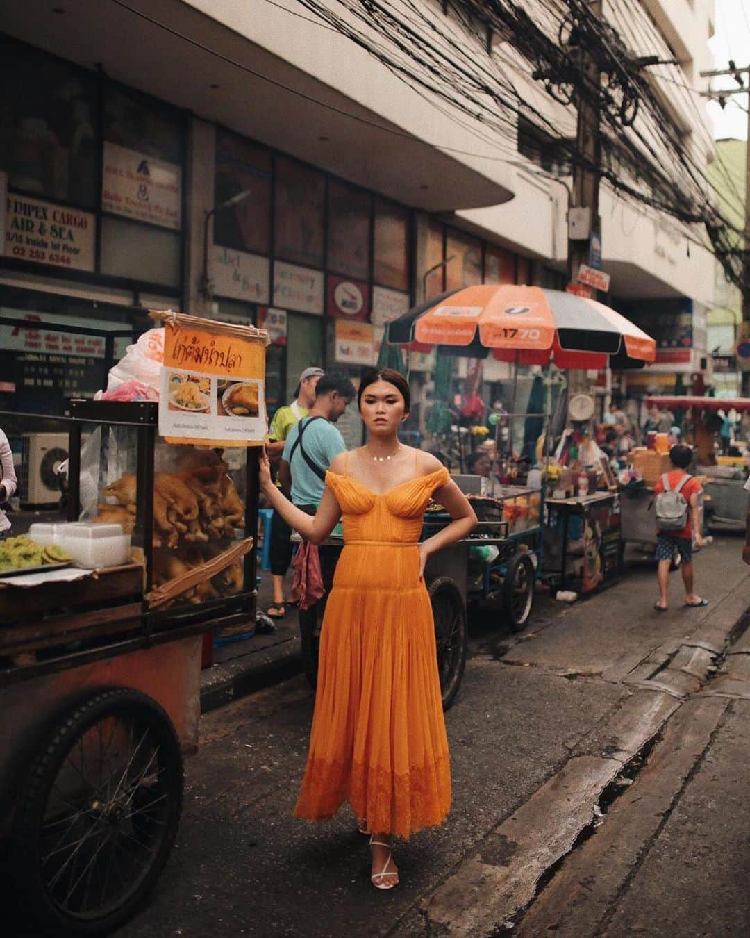 SELF PORTRAITさんのインスタグラム写真 - (SELF PORTRAITInstagram)「My friend @meowiie wore my ORANGE OFF SHOULDER PLEATED CHIFFON DRESS to my beloved Bangkok, Thailand 🍊🍊🍊 Link in story」6月8日 23時20分 - mrselfportrait