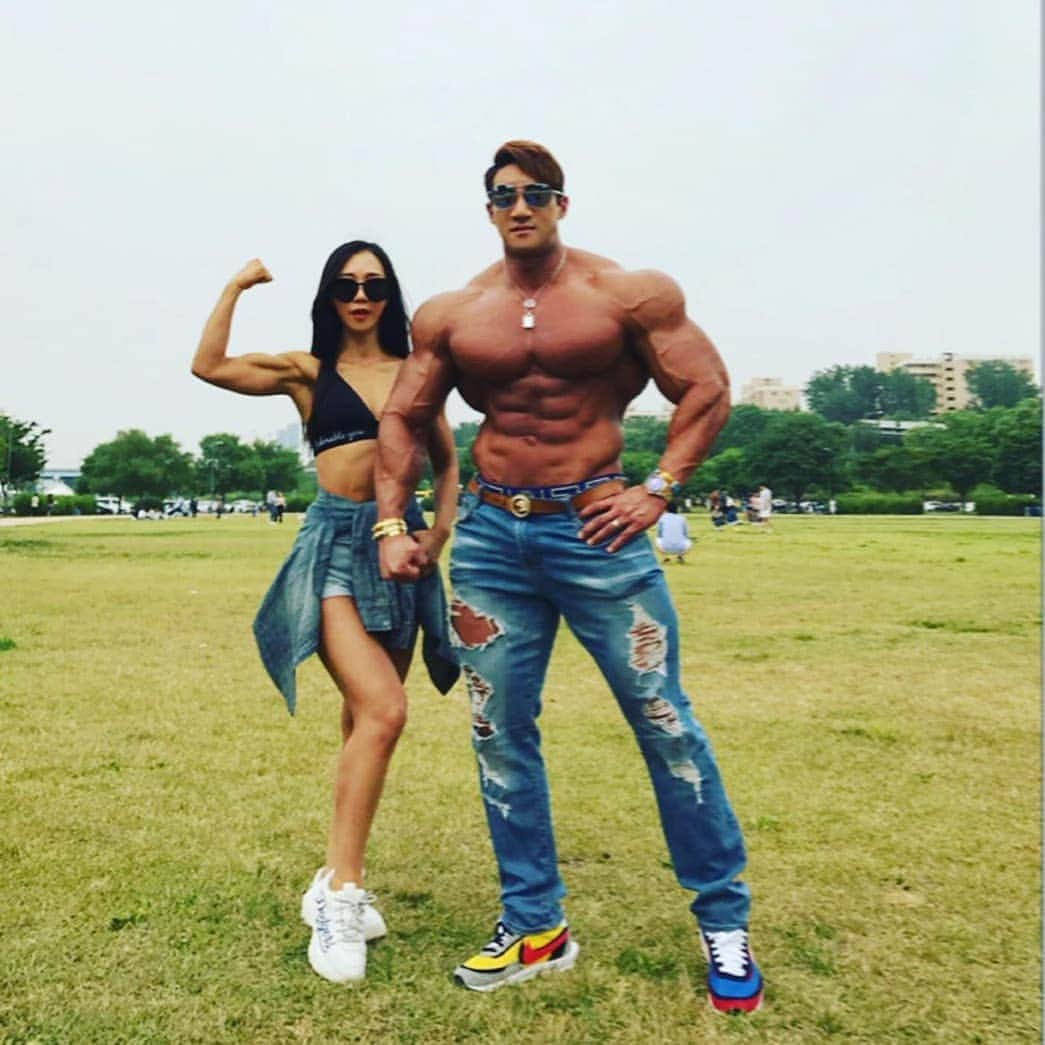 CHUL SOONさんのインスタグラム写真 - (CHUL SOONInstagram)「Bikini competitors . . . Huge training Program available at chulsoon.com  Follow the Facebook page to see work outs.  Facebook.com/chulsoonofficial @chul_soon @chulsoon_official (한국계정)  ______________________________ #Musclemania  #teamchuls makeup #traps #bodybuilding #posing #fitness #chulsoon #korean #fitnessmodel  #aesthetic #aesthetics #wbff #ifbb #chulsoon2020 #motivation  #fitfam  #다이어트 #식단 #park」6月8日 23時20分 - chul_soon