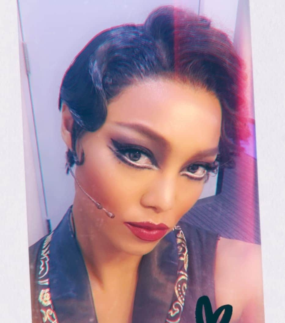 Crystal Kayさんのインスタグラム写真 - (Crystal KayInstagram)「MUA: yours truly 🎭🎨💋 #2days #pippinthemusical」6月8日 23時21分 - crystalkayofficial