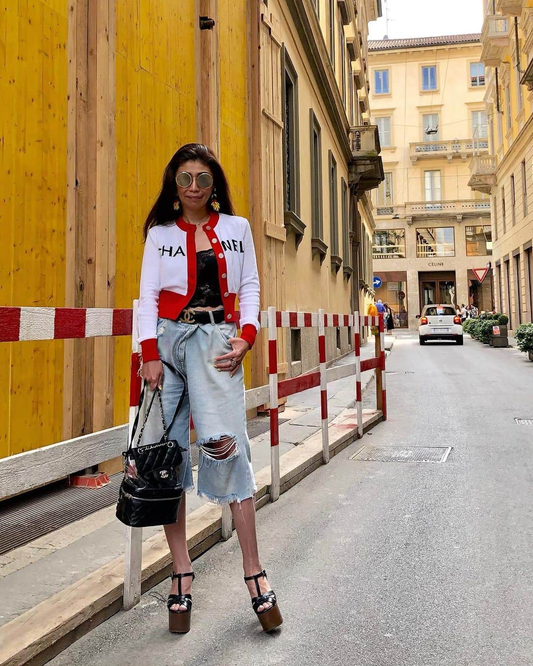 Taki Tanakaさんのインスタグラム写真 - (Taki TanakaInstagram)「#ootd #outfitoftheday #outfit  #シャネル な日。 cardigan,belt,bag,sunglasses #CHANEL #♥️ tops,pants #mm6 shoes #ysl earrings #marni #aboutyesterday #昨日のコーデ  #buyingtrip #milan #milano #day5」6月8日 23時25分 - tanakataki