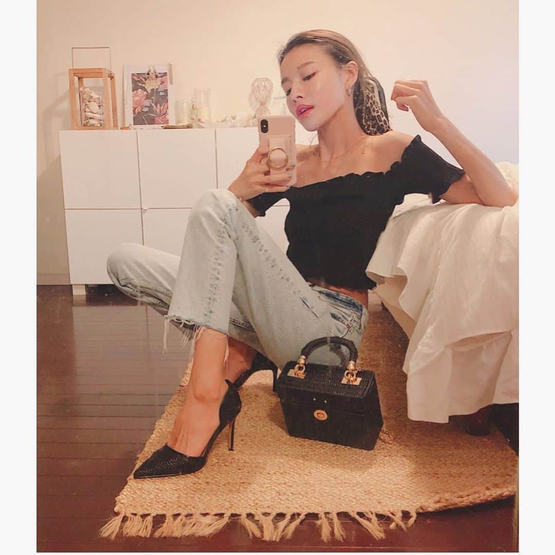 難波サキさんのインスタグラム写真 - (難波サキInstagram)「Black×denim🖤 NEW in Shoes @charleskeith_jp  #ImwithCHARLESKEITH #CHARLESKEITH_JP #outfit #私服 #デニムコーデ」6月8日 23時32分 - sakinanba