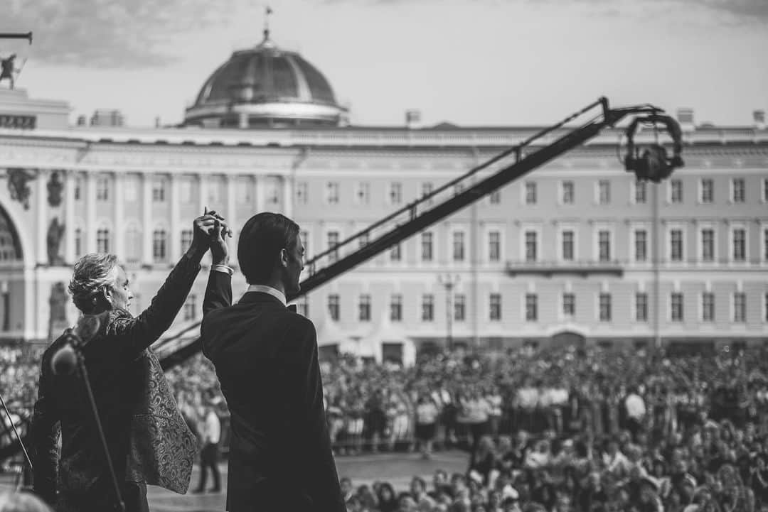 アンドレア・ボチェッリさんのインスタグラム写真 - (アンドレア・ボチェッリInstagram)「. Yesterday amazing free performance in #SaintPetersburg, Palace Square . #Russia 🇷🇺 . ph: @lucarossettiph」6月8日 23時43分 - andreabocelliofficial