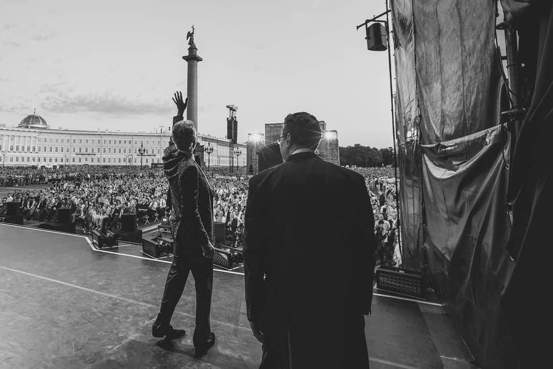 アンドレア・ボチェッリさんのインスタグラム写真 - (アンドレア・ボチェッリInstagram)「. Yesterday amazing free performance in #SaintPetersburg, Palace Square . #Russia 🇷🇺 . ph: @lucarossettiph」6月8日 23時43分 - andreabocelliofficial