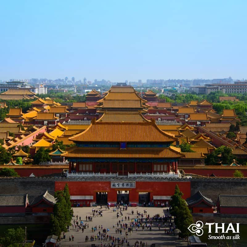 タイ航空さんのインスタグラム写真 - (タイ航空Instagram)「Formerly the imperial palace of the Ming dynasty, the Forbidden City is now a famous tourist spot and no longer forbids commoners nor foreigners to indulge in its historical grandeur. UNESCO made the place a World Heritage Site in 1987, and also listed it as the world's the largest collection of preserved ancient wooden structures. . #ThaiAirways #ForbiddenCity #Beijing #China」6月8日 14時46分 - thaiairways