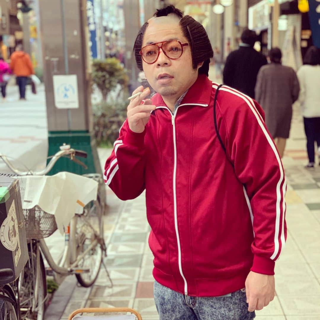 西澤裕介さんのインスタグラム写真 - (西澤裕介Instagram)「岸です。空いてます。いっぷくさしてもろてます。煙草は半年前ぐらいから吸い出してだいたい週に1本ペースで吸うてますねん。煙草はやめられませんな。禁煙外来行こか迷てますねん。 #岸大介のビーチボーイズ #太秦の夏はこれで決まり #岸大介 #太秦の空き時間 #何してますのん」6月8日 14時48分 - uzumasano.akijikan