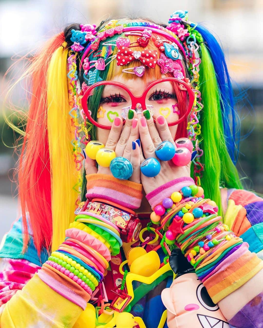 Harajuku Japanさんのインスタグラム写真 - (Harajuku JapanInstagram)「Well known Harajuku street style personality Mai (@mai_no.13) wearing a mostly handmade old school Japanese decora look with rainbow hair falls, a flip phone, a Tomoe Shinohara doll, furry leg warmers, Care Bears, Sailor Moon, Pokemon, and lots of colorful decora accessories. Swipe left to see all of the amazing details of this look!!」6月8日 14時50分 - tokyofashion