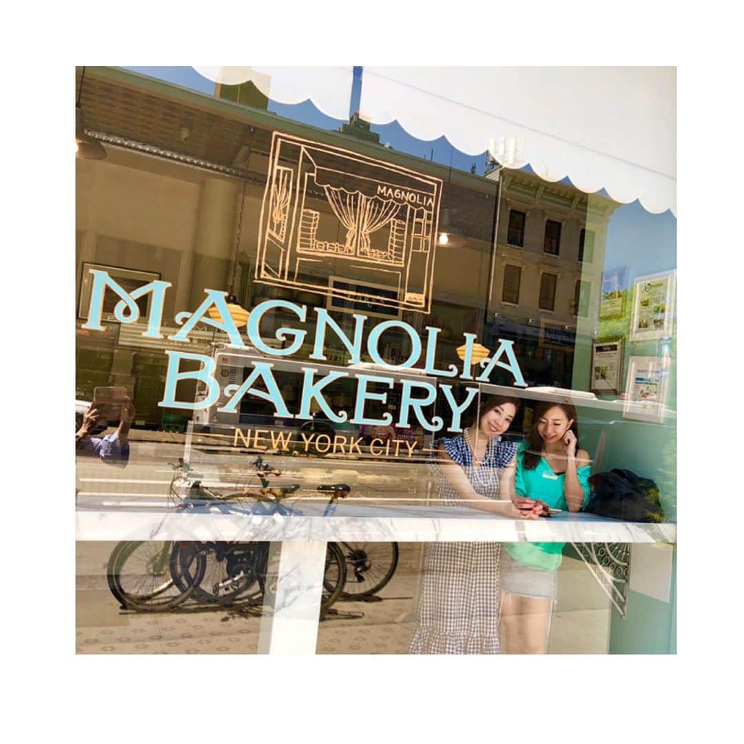 山田優依さんのインスタグラム写真 - (山田優依Instagram)「Magnolia Bakery🧁💙 . 今回のNYはスイーツが食べれなかったから マグノリア行って初めてカップケーキを買わずに クランベリーアイスティー🙈 . スイーツ食べたいのに初日のコンデンスミルクコーヒー で気持ち悪くなったトラウマが強くて悔しかった🤐 . #UnitedStates #Newyork #MagnoliaBakery」6月8日 15時10分 - yui_gourmetwalker