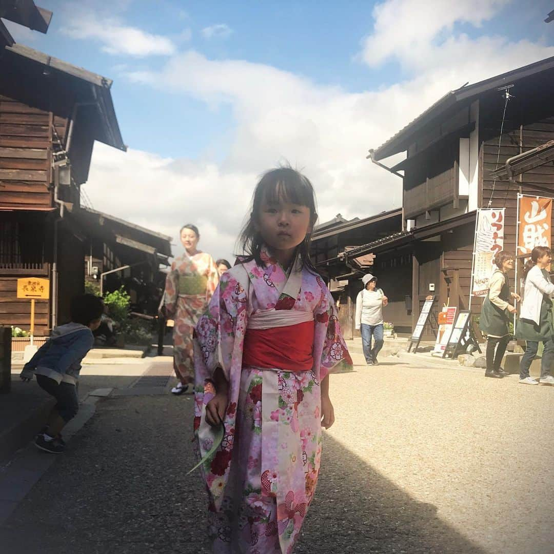 木曽漆器祭・奈良井宿場祭さんのインスタグラム写真 - (木曽漆器祭・奈良井宿場祭Instagram)「開催中！木曽漆器祭・奈良井宿場祭！！ . 夕方になり、天気も快晴になりました！ . 明日は、奈良井宿にて、お茶壺道中もあります。ぜひお越しくださいませ。 . #奈良井宿場祭 #きもの町歩き2019 ふたつのハッシュタグを付けて、どしどしご参加くださいね。 . #木曽漆器祭 #奈良井宿場祭 #長野 #信州 #木曽路 #奈良井宿 #木曽漆器 #漆器 #漆器のある暮らし #和食器 #和食器好き #食器好きな人と繋がりたい #テーブルコーディネート #ていねいな暮らし #旅行好きな人と繋がりたい​ #着物 #フォトコンテスト #ポートレート #写真好きな人と繋がりたい​ #中山道 #和風 #旅 #木曽 #日本遺産 #伝統工芸 #着物コーデ」6月8日 15時03分 - shikki_shukuba