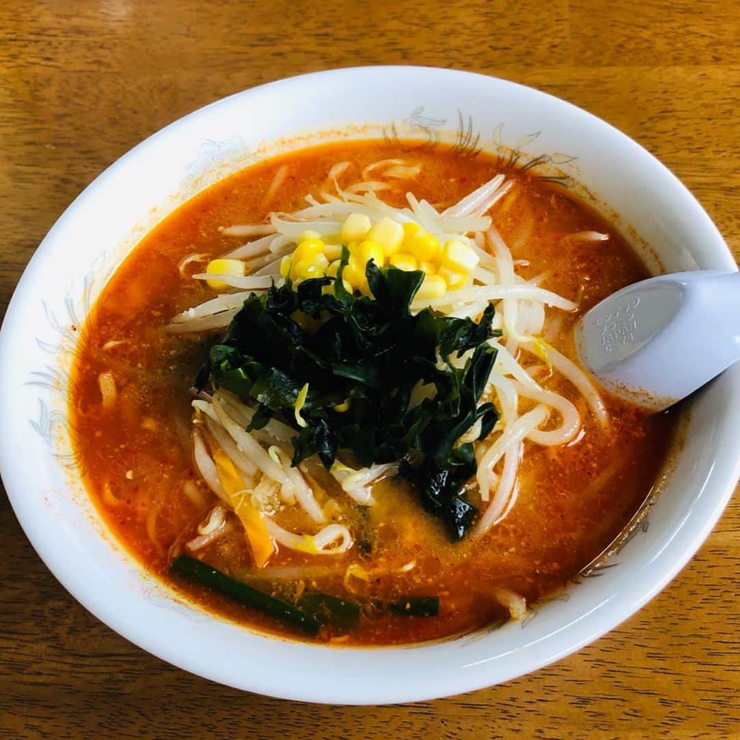 逸見太郎さんのインスタグラム写真 - (逸見太郎Instagram)「須賀川ランチ🍜  #ラーメン一石#いっこく#会津手打ちめん#みそ辛しラーメン#必食#自家製合わせ味噌#5種の辛子#会津特有もちもち縮れ麺  今日は気温低めなので カラダ温まりましたぁ❗️ 大変美味しく頂きましたヨ ご馳走さまでした🙏」6月8日 15時13分 - taro_itsumi