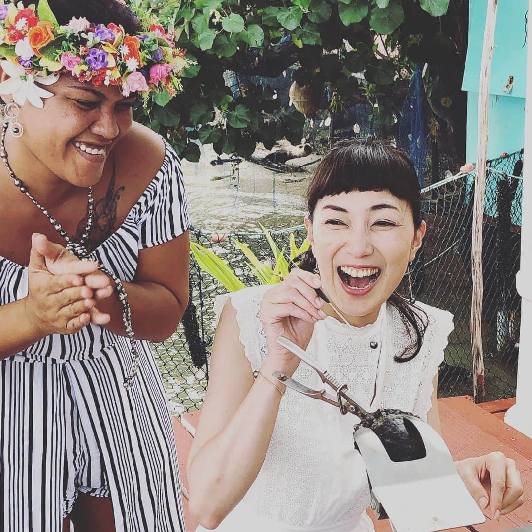板谷由夏 さんのインスタグラム写真 - (板谷由夏 Instagram)「今回のタヒチ ボラボラ島の旅は タヒチの黒真珠を知りたい から始まりました。 いつかSINME でブラックパールの ジュエリーをやりたいという願いが 色々なご縁で叶いそうです。 この旅を @madamefigarojapon  の @aokiyoshifumi  くんが 追いかけてくれました。 詳しくは、また。」6月8日 15時14分 - yukaitaya