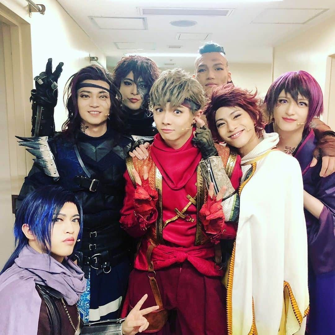 平田裕一郎さんのインスタグラム写真 - (平田裕一郎Instagram)「3日目、昼公演終わりました。  沢山のご来場ありがとうございました。  夜公演も頑張ります！！ 雑賀衆と藤白と。  #佐藤大樹 くん #永田崇人 くん #荒木健太朗 くん #神里優希 くん #章平 くん #石渡真修 くん #平田裕一郎 くん #錆色のアーマ #雑賀衆 #八咫烏」6月8日 16時01分 - yuichiro_hirata