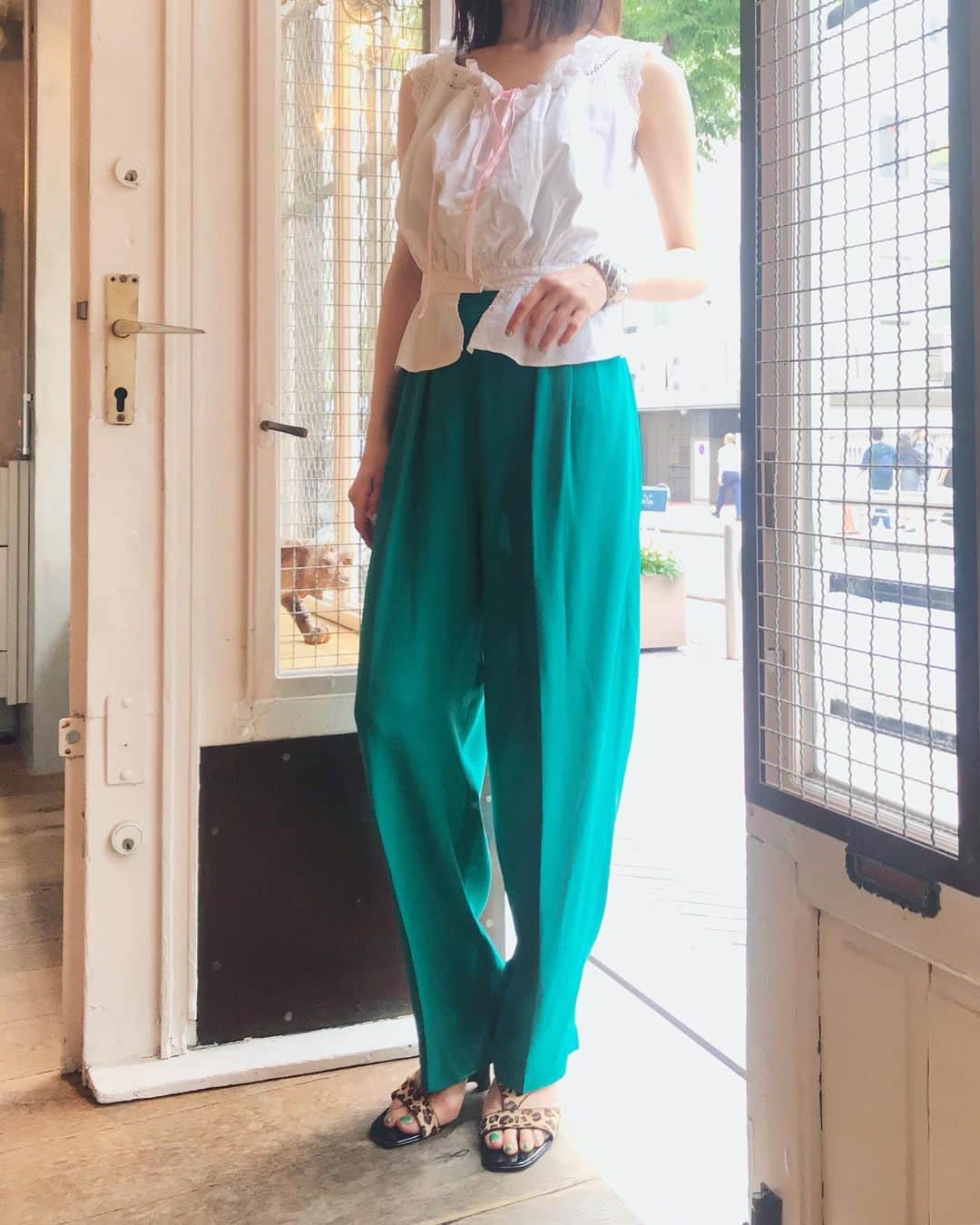 のインスタグラム：「💋 New Arrivals 💋 Victorian ホワイトコットンレースビスチェ ・ ・ 80's グリーンシルクパンツ ・ ・ 90's レオパードハラコサンダル ・ ・ 80's メタルバングル ・ ・ #birthdeath  #vintage #fashion #tokyo #shibuya」