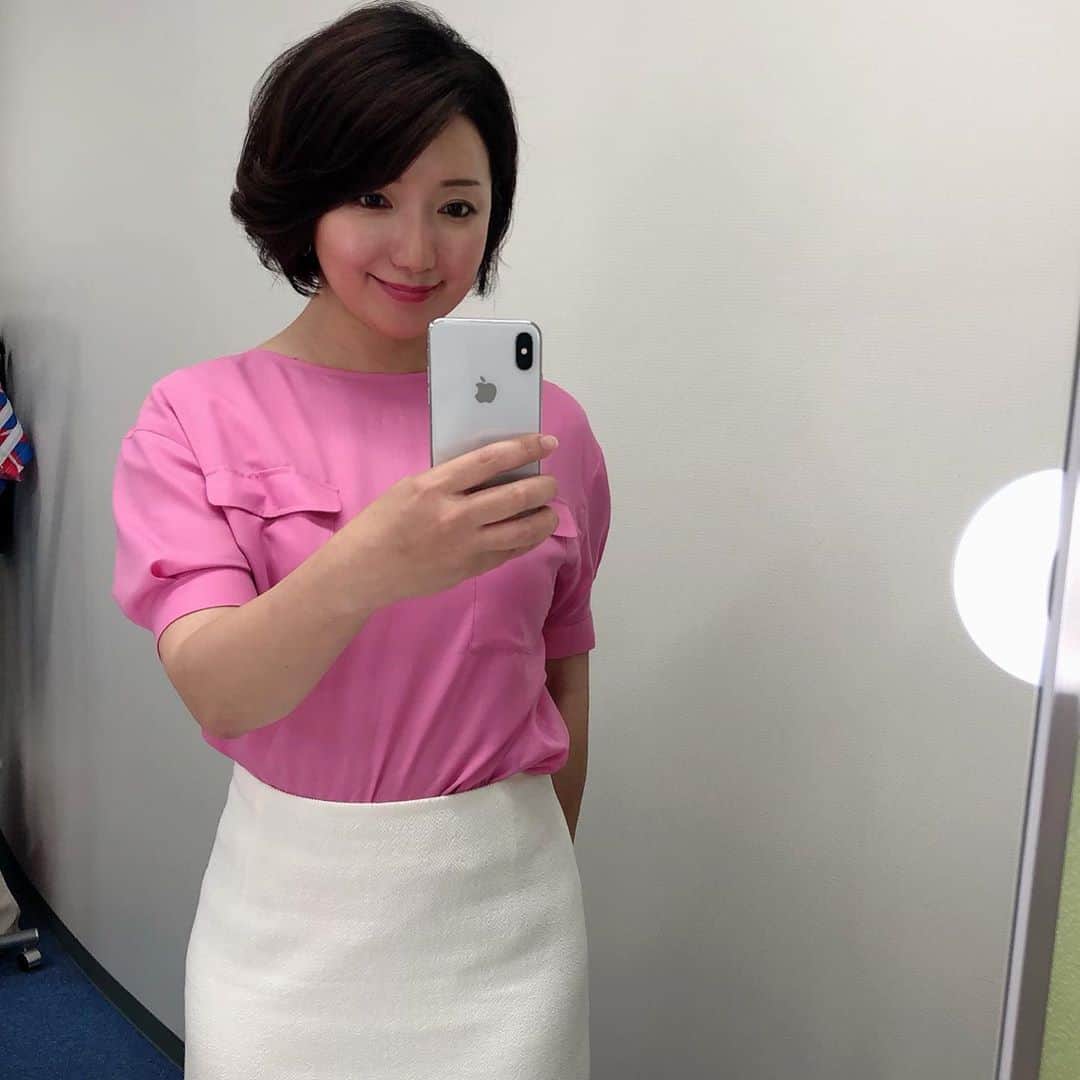 角田華子さんのインスタグラム写真 - (角田華子Instagram)「#福岡ニュースファイルcube  #ピンクブラウス #最近ピンクが好きかも #福岡の梅雨入りはまだ #丸顔  今日の衣装でした。」6月8日 16時17分 - sumidahanako