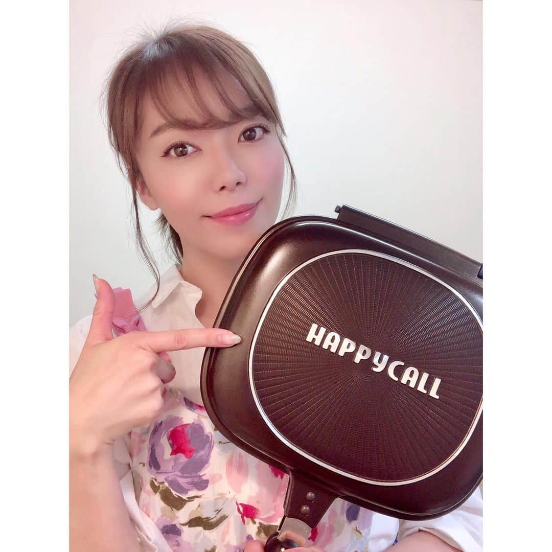 今村仁美さんのインスタグラム写真 - (今村仁美Instagram)「楽天で大人気のHAPPYCALLのフライパン！ 今回は、時短朝食セットを一気にクッキング🍳🍳💕 両面焼きフライパンなのでハンバーグとかもフライ返しで返す時間がいらなくてすごく便利！！ シリコンパッキンが付属でついてるので圧力がかかり煮物も美味しく作れます🤤 今後もHAPPYCALLで作ったものどんどん載せていきます👍 ここから買えます⬇️ https://item.rakuten.co.jp/lumiere21/10000036/ . . . #rumiere #rumiere21 #happycall #フライパン #調理道具 #お手軽 #煮物 #焼物 #料理好き#自炊女子#楽天#両面焼きフライパン#時短クッキング#cookingram#cook#morning#food」6月8日 16時17分 - imamura_hi