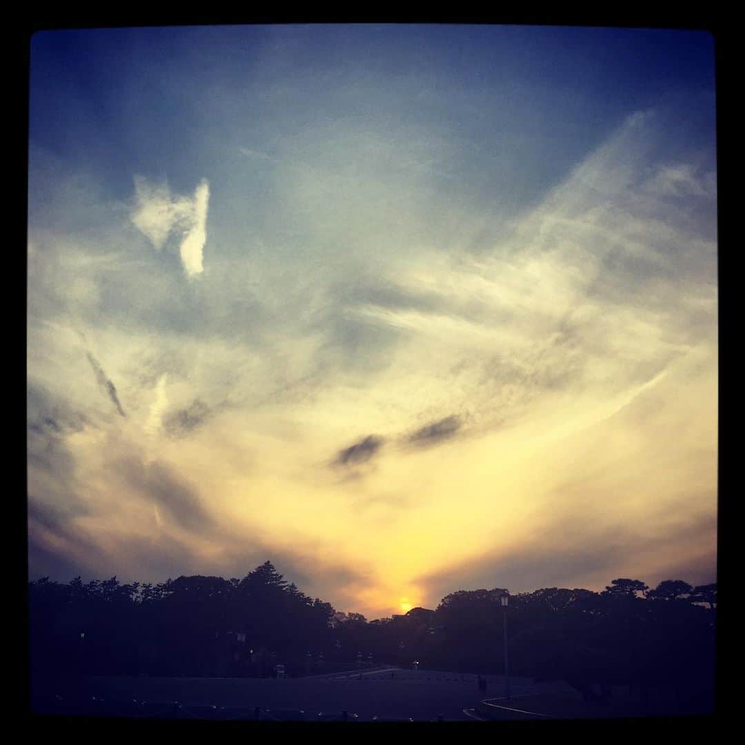 渡邊由貴さんのインスタグラム写真 - (渡邊由貴Instagram)「７ に見えるのは私だけかな？  ある日の夕方 #7 #夕方 #空 #sky #sunset」6月8日 16時18分 - yukiwatanabe788