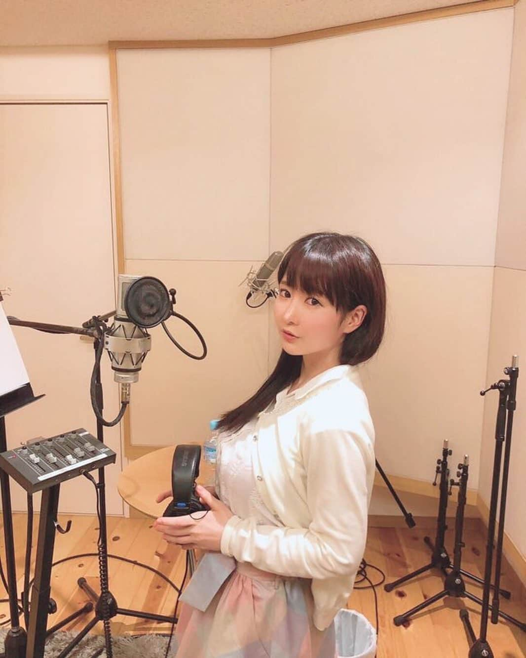 雨宮留菜さんのインスタグラム写真 - (雨宮留菜Instagram)「来月までに各々別件で 三曲出すよ . .  #グラドル自画撮り部 #脱ぎかわいい  #ちびボイン #肉食ちび #costume #cosplay #rack #Idol #kawaii #moe #ファッション #コーデ #fashion #写真好きな人と繋がりたい #東京カメラ部 #作品撮り #ポートレート #portraitphotgraphy #photograph #picture #snap #model #gallery #japan_of_insta #tokyo #tokyofashion #japanesemodel #Japanesegirl  #followme #instagood」6月8日 16時31分 - amemiyaluna