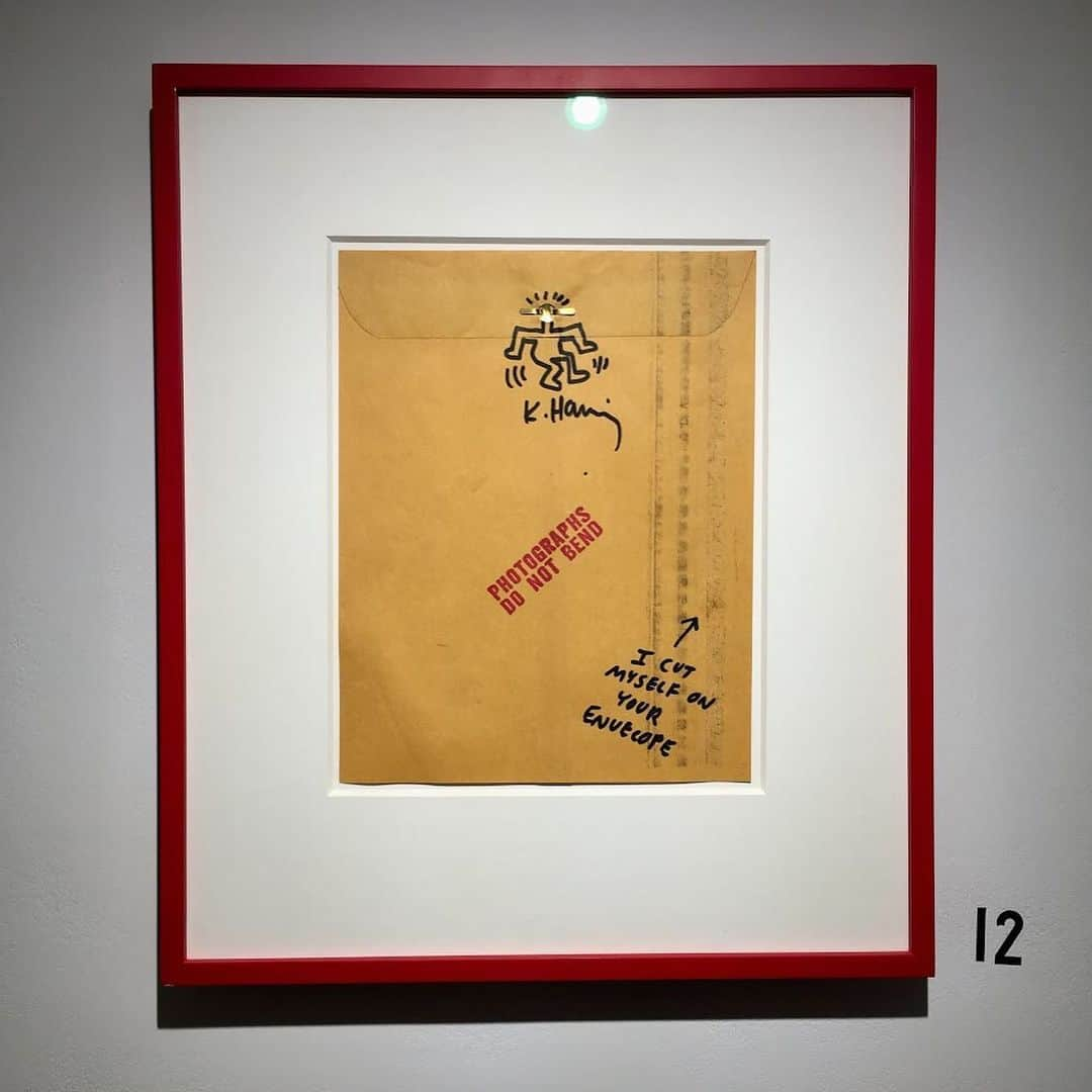 HYPEBEASTさんのインスタグラム写真 - (HYPEBEASTInstagram)「@hypebeastart: @rhodescontemporaryart in London is honoring Keith Haring with a new exhibition entitled “ICON.” The presentation features the legendary artist’s works including historical artifacts such as a doodled pair of trainers and an NYPD arrest report on Haring’s for graffiti. Swipe to tour the space, which will be open for viewing through till August 3. Photo: Rhodes Contemporary Art」6月8日 16時45分 - hypebeast