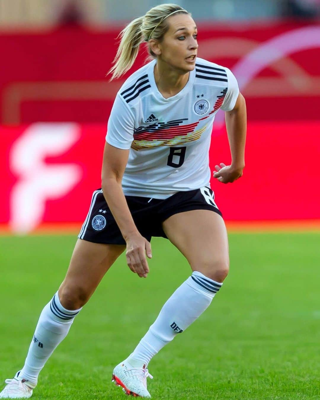 レナ・ゲースリンクさんのインスタグラム写真 - (レナ・ゲースリンクInstagram)「Today is the day, let's go 🇩🇪 Live ab 15 Uhr @sportschau @dazn_de  #imteam #fifawomensworldcup #allezmaximal #team #dream #focus #dfb #frankreich🇫🇷 #rennes 📸 @gettysport」6月8日 16時50分 - lena_goessling